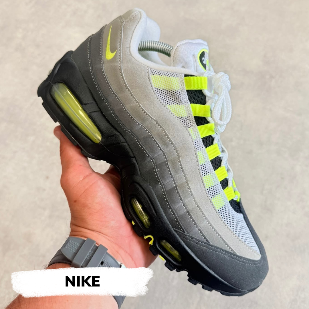 NIKE