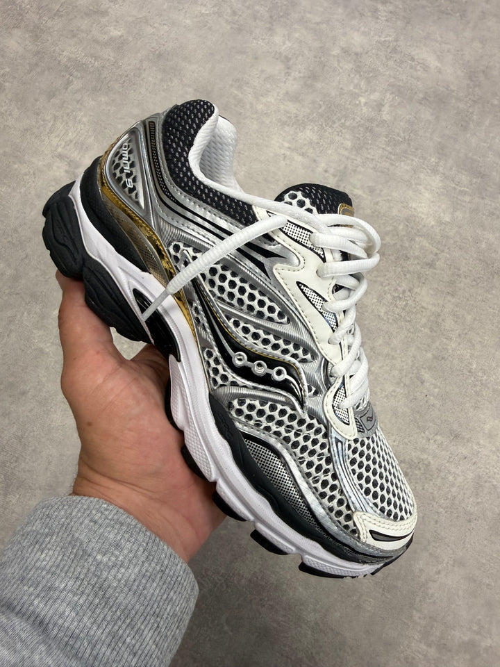 Saucony ProGrid Omni 9 – White / Gold