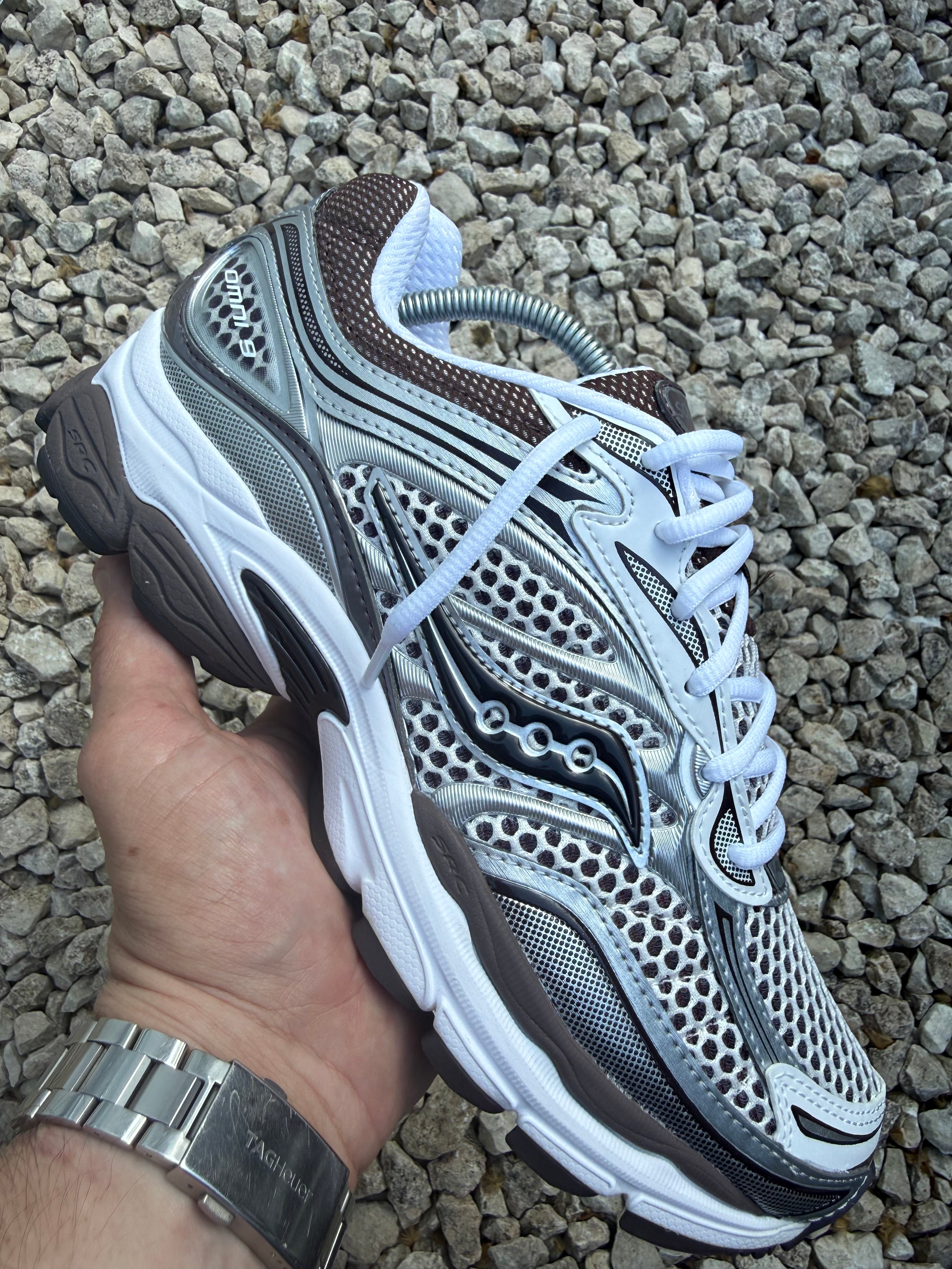 SAUCONY PROGRID OMNI 9 WHITE/BROWN