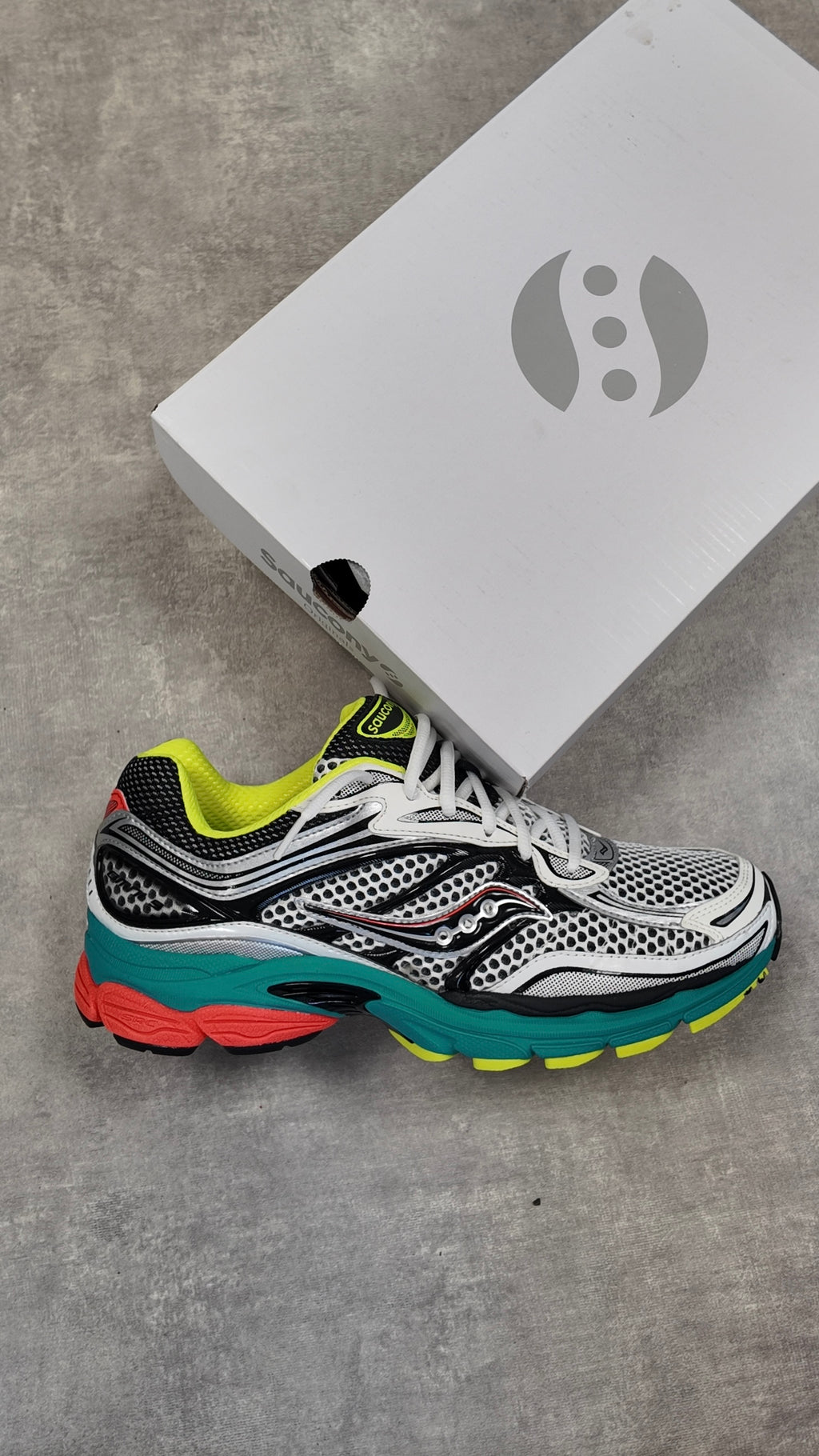 SAUCONY PROGRID OMNI 9 - MUTANT