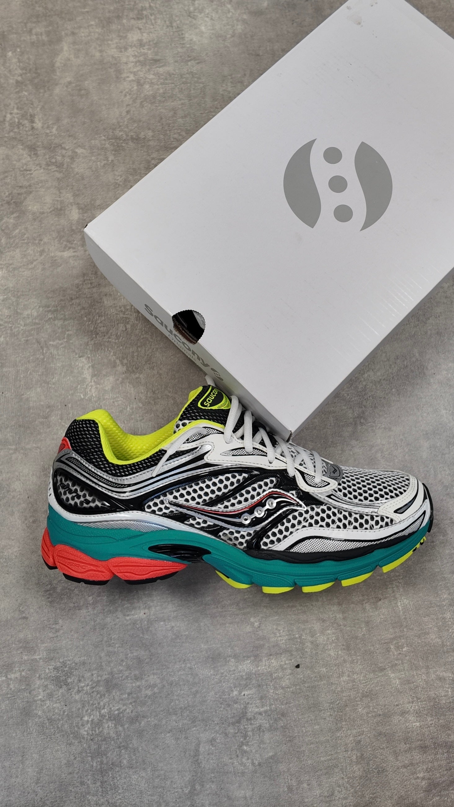 SAUCONY PROGRID OMNI 9 - MUTANT