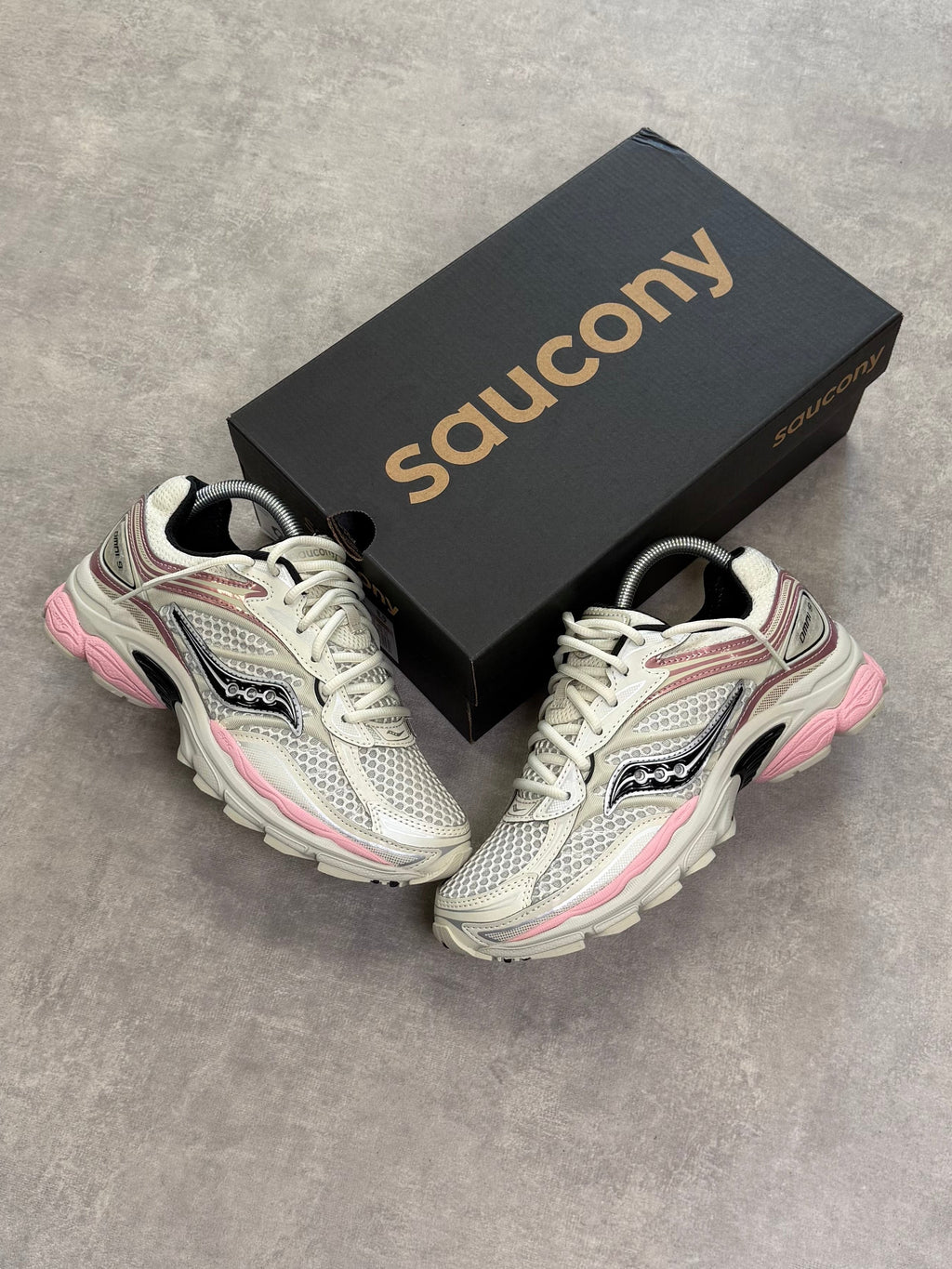SAUCONY PROGRID OMNI 9 - Creme/ Pink