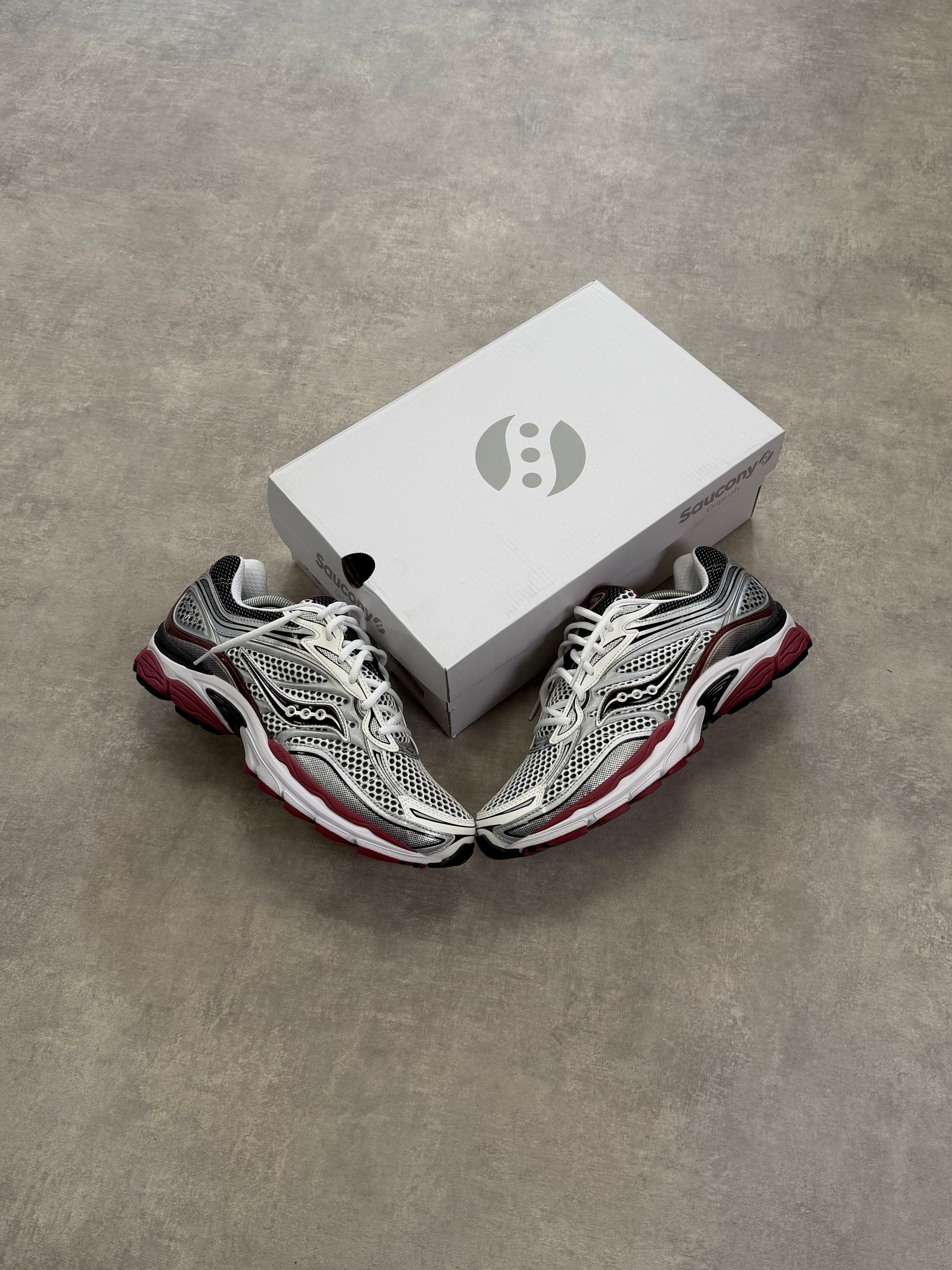 SAUCONY PROGRID OMNI 9 WHITE/SILVER RED