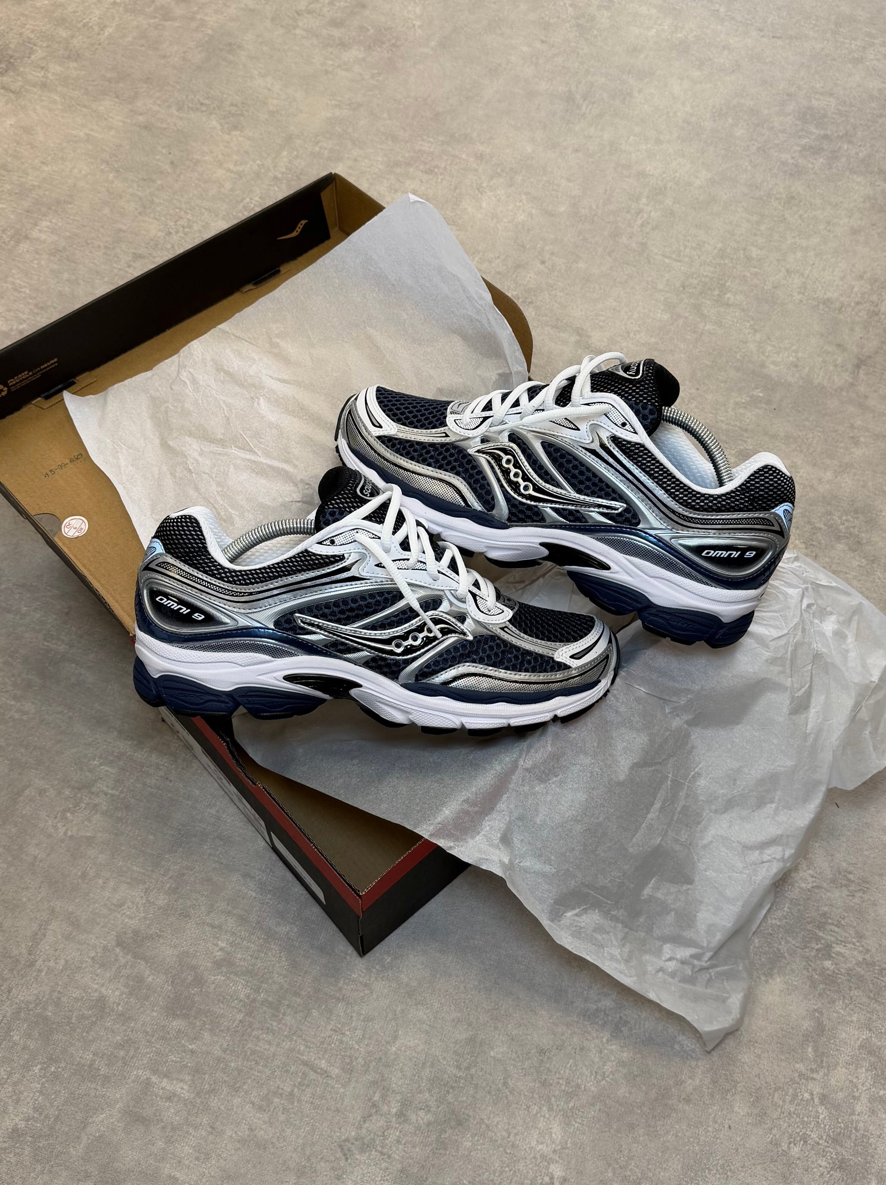 SAUCONY PROGRID OMNI 9  DEEP NAVY
