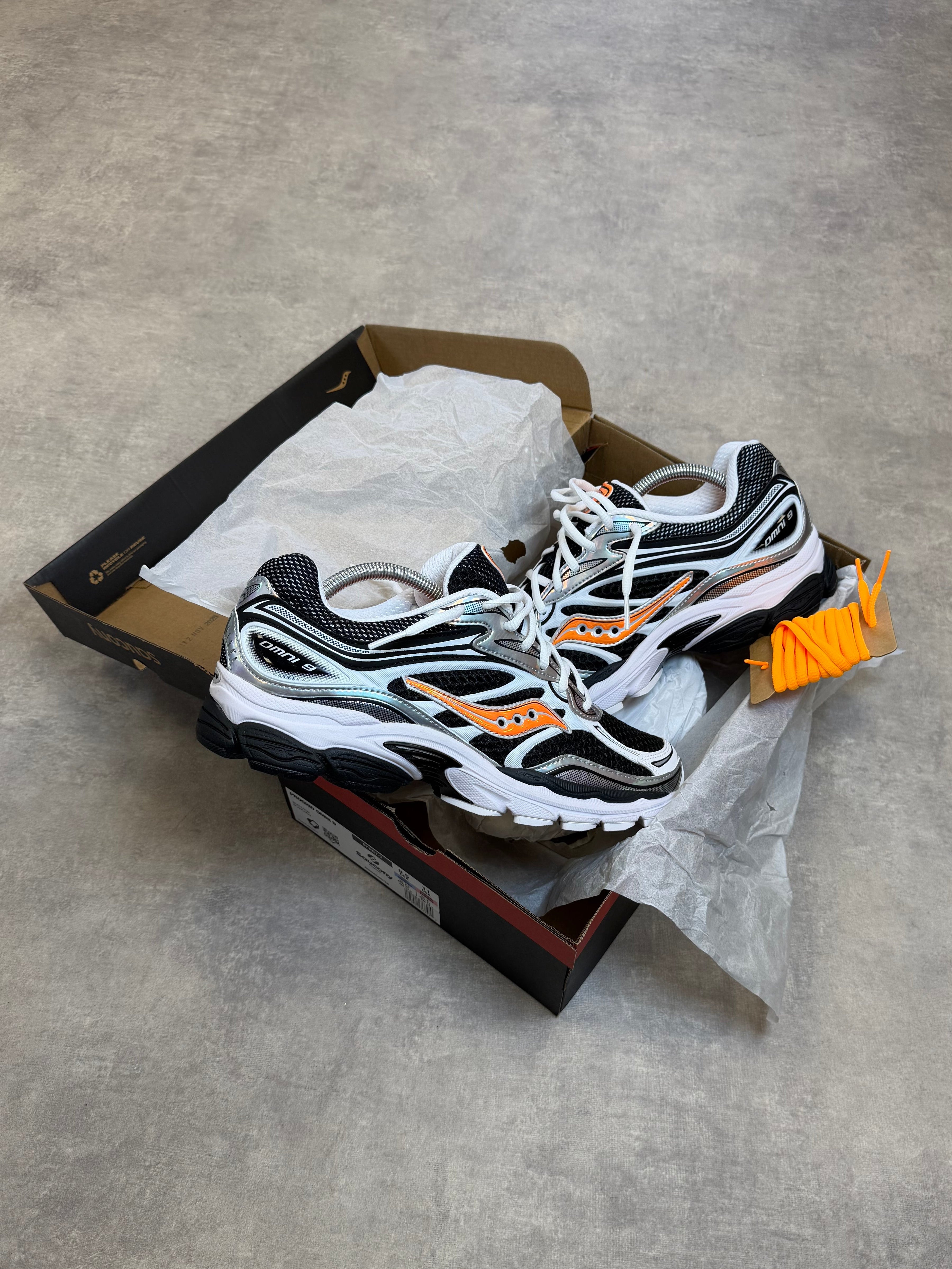SAUCONY PROGRID OMNI 9 ORANGE/BLACK VO2