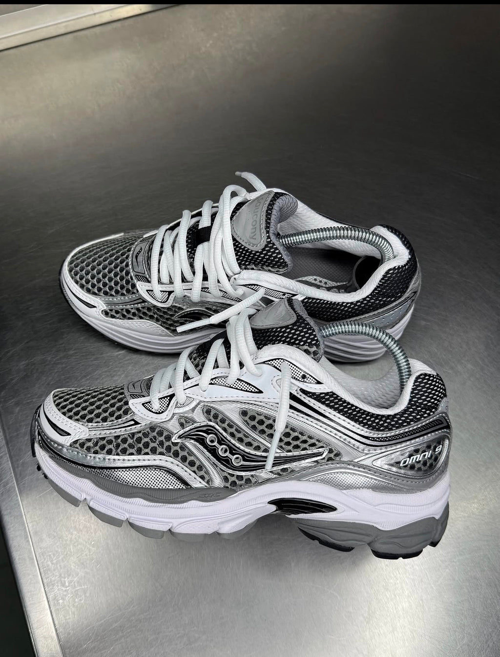 SAUCONY PROGRID OMNI 9 SILVER/GREY