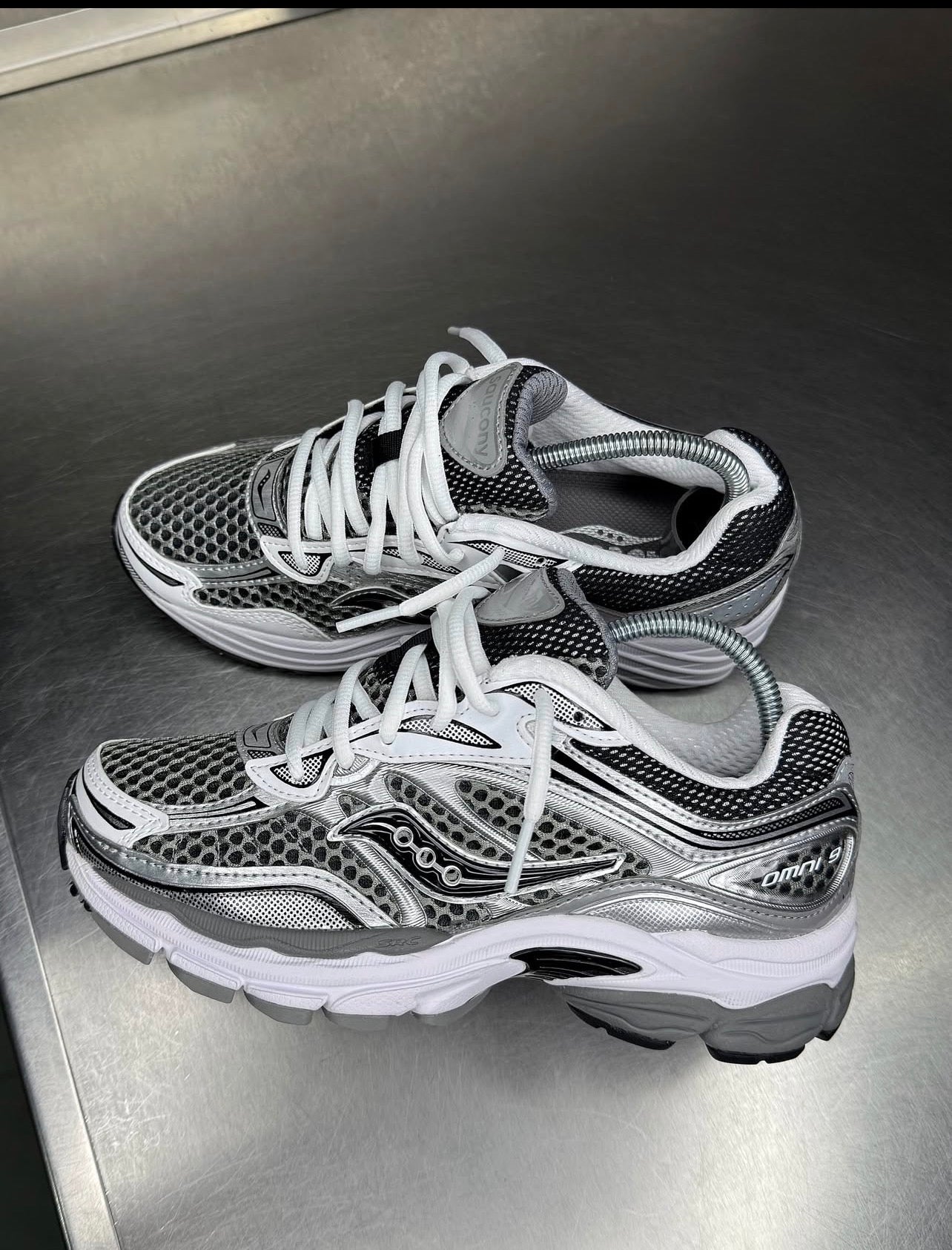 SAUCONY PROGRID OMNI 9 SILVER/GREY