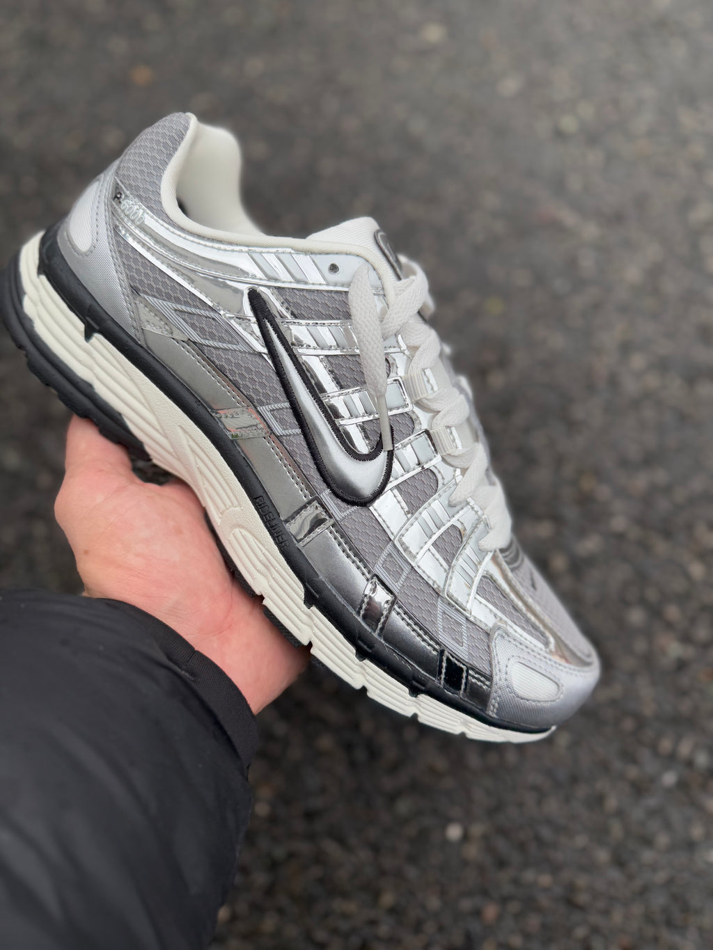 NIKE- P6000 Metallic Silver Sail