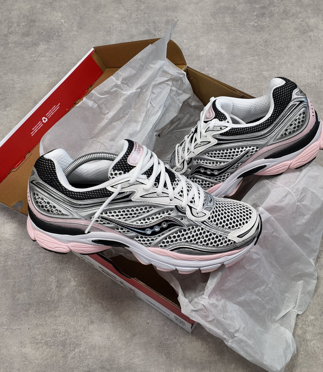 Saucony ProGrid Omni 9 – Silver / Pink