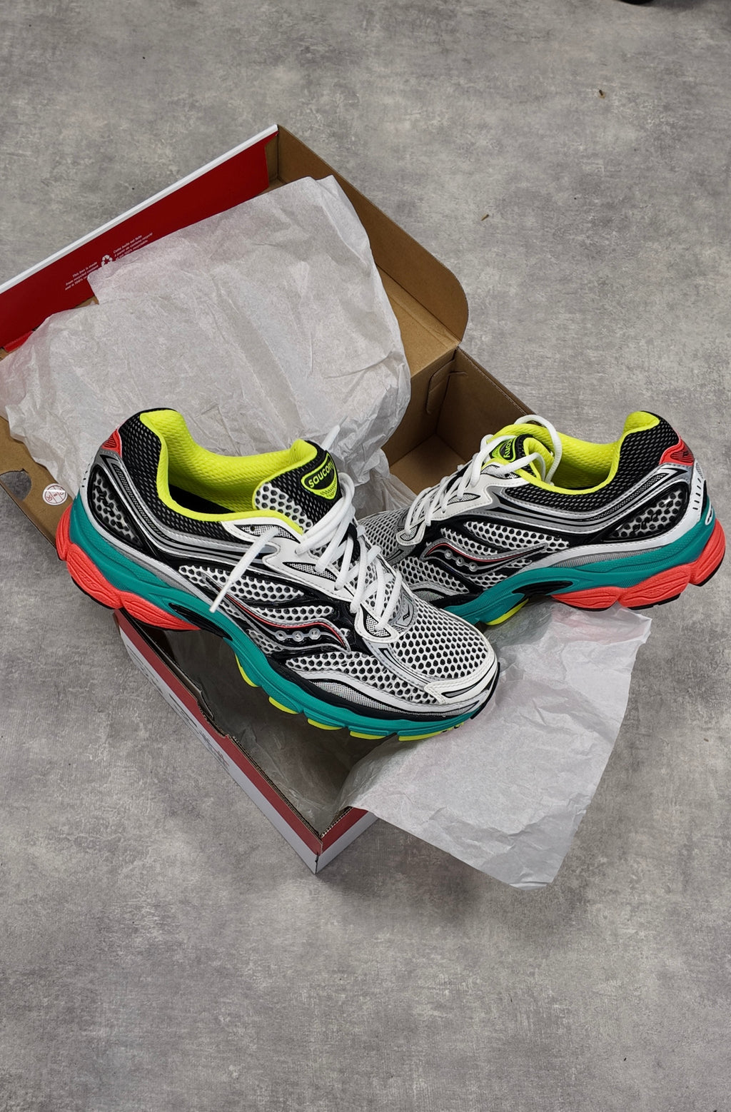 SAUCONY PROGRID OMNI 9 - MUTANT