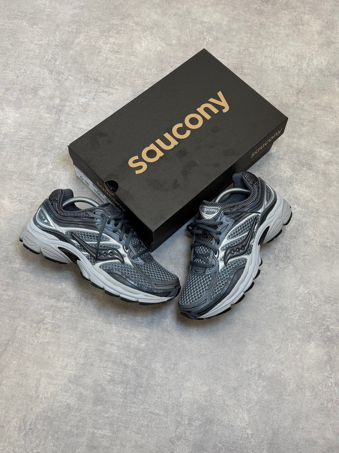 Saucony ProGrid Omni 9 – Carbon Cadet