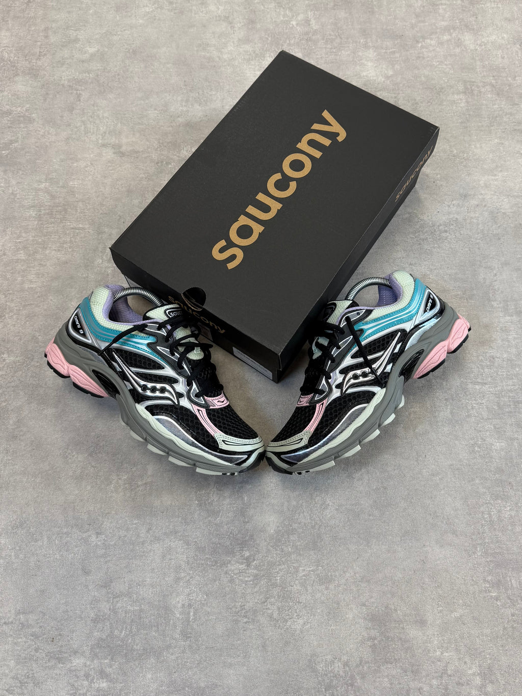 SAUCONY PROGRID OMNI 9 BLACK/MULTI COLOUR