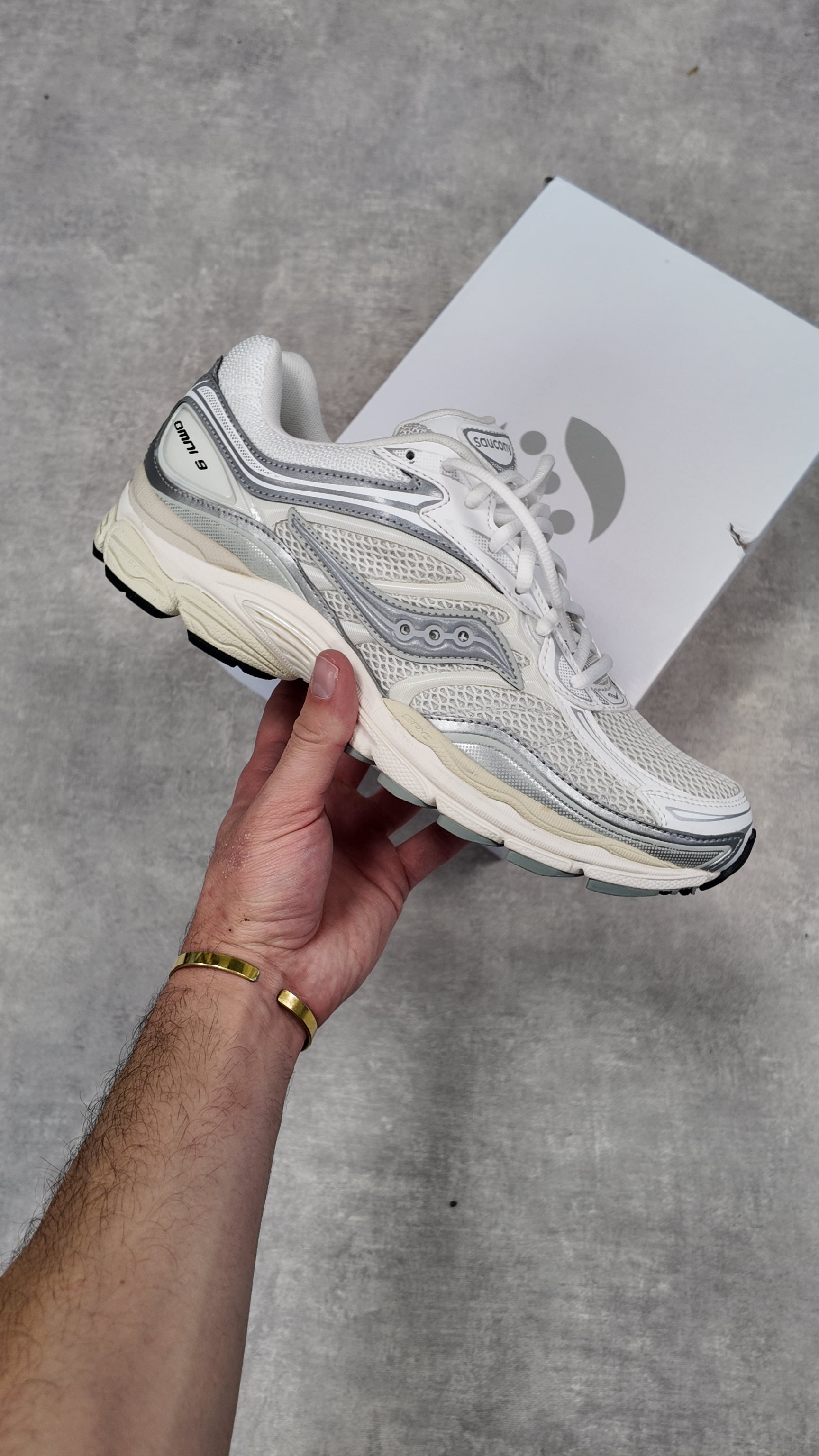 SAUCONY PROGRID OMNI 9 - WHITE SILVER