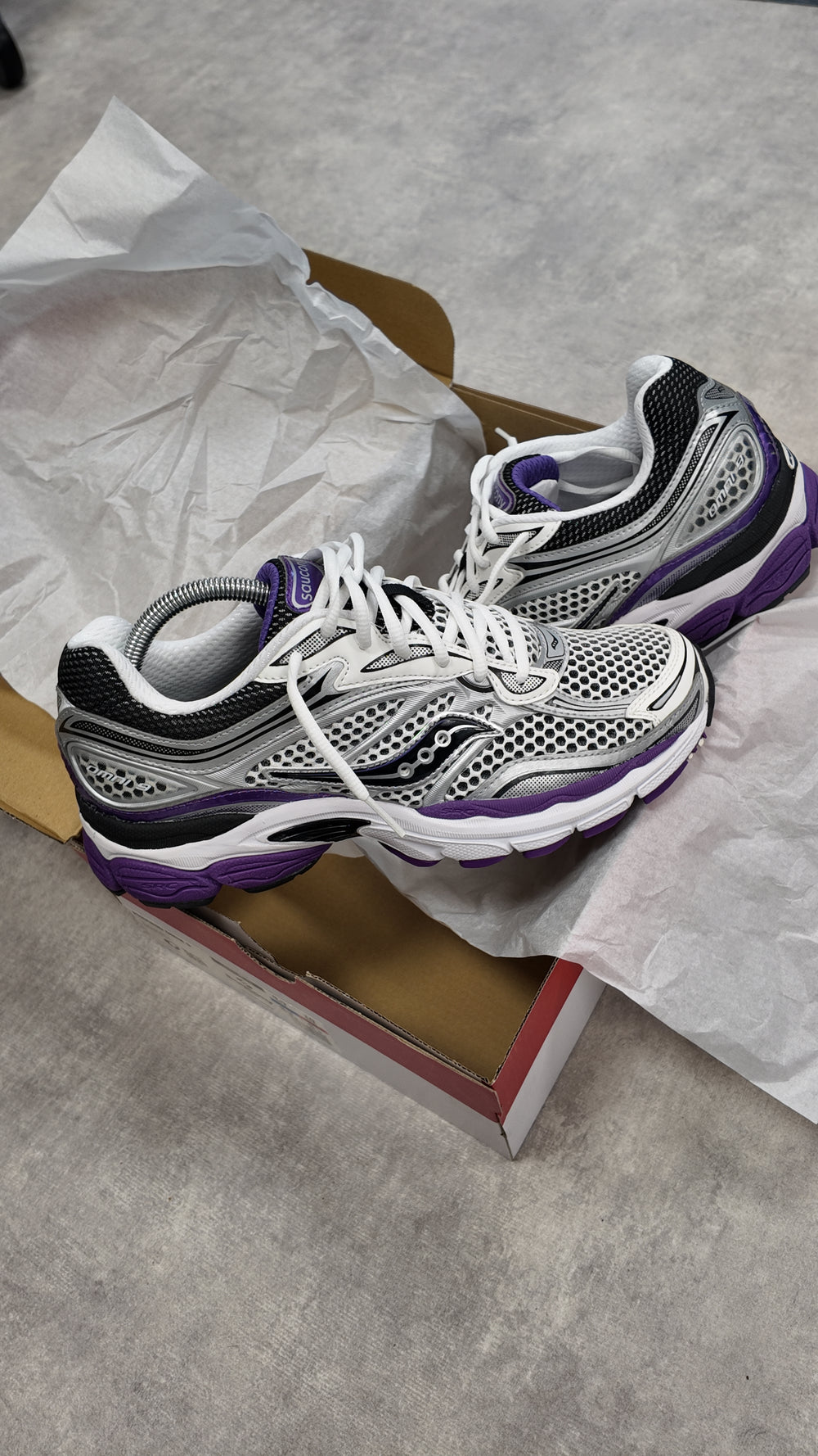 Saucony ProGrid Omni 9 – Silver / Purple