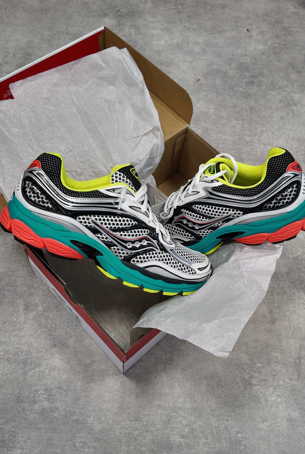 SAUCONY PROGRID OMNI 9 - MUTANT