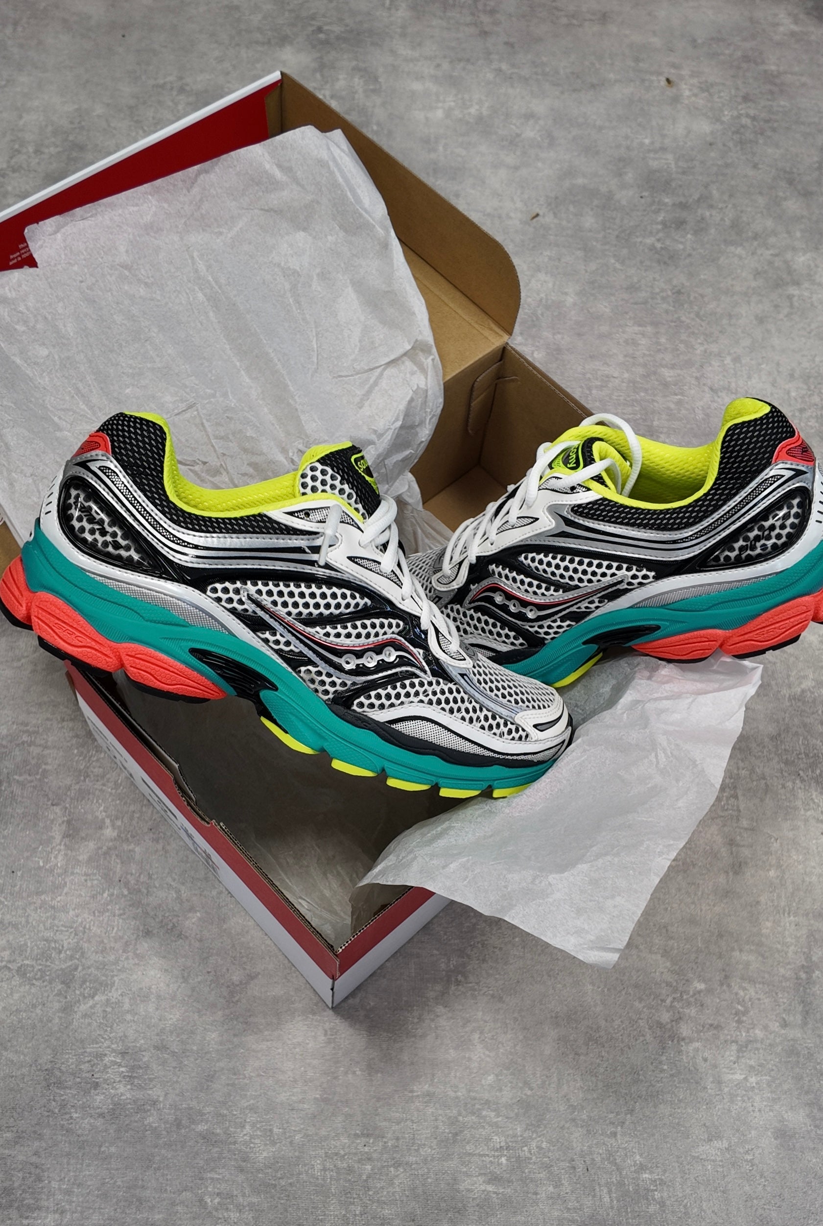 SAUCONY PROGRID OMNI 9 - MUTANT