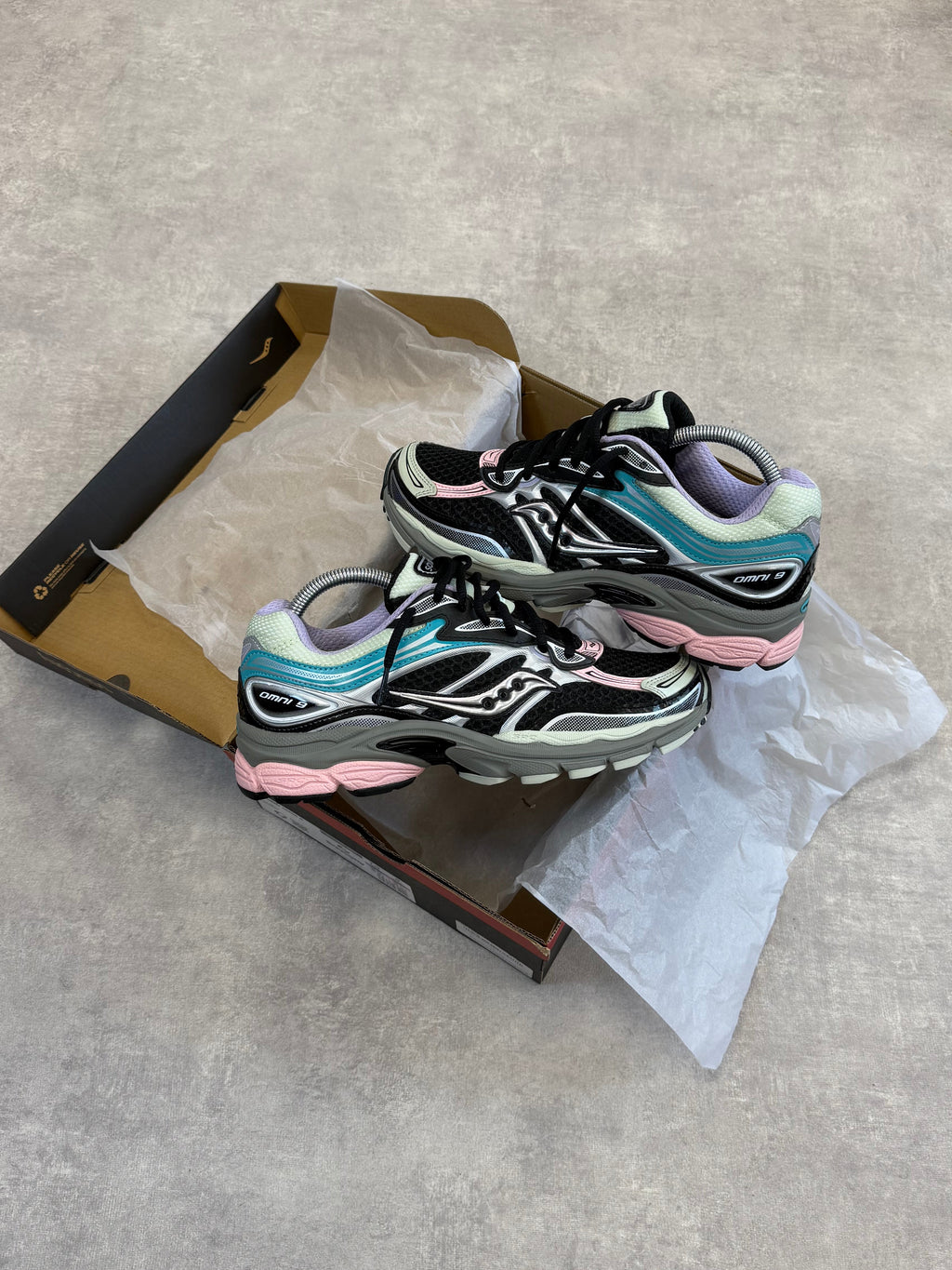SAUCONY PROGRID OMNI 9 BLACK/MULTI COLOUR