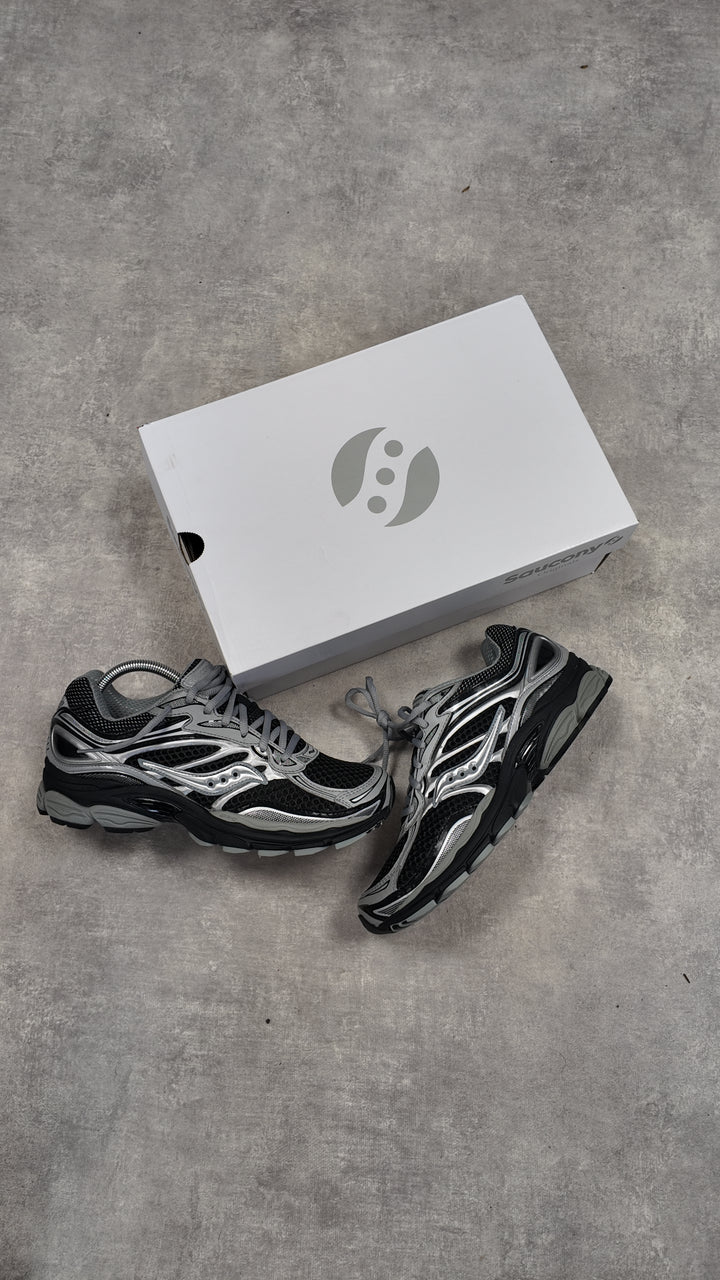 Saucony ProGrid Omni 9 – Black / Silver