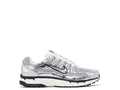 NIKE- P6000 METALLIC SAIL SILVER