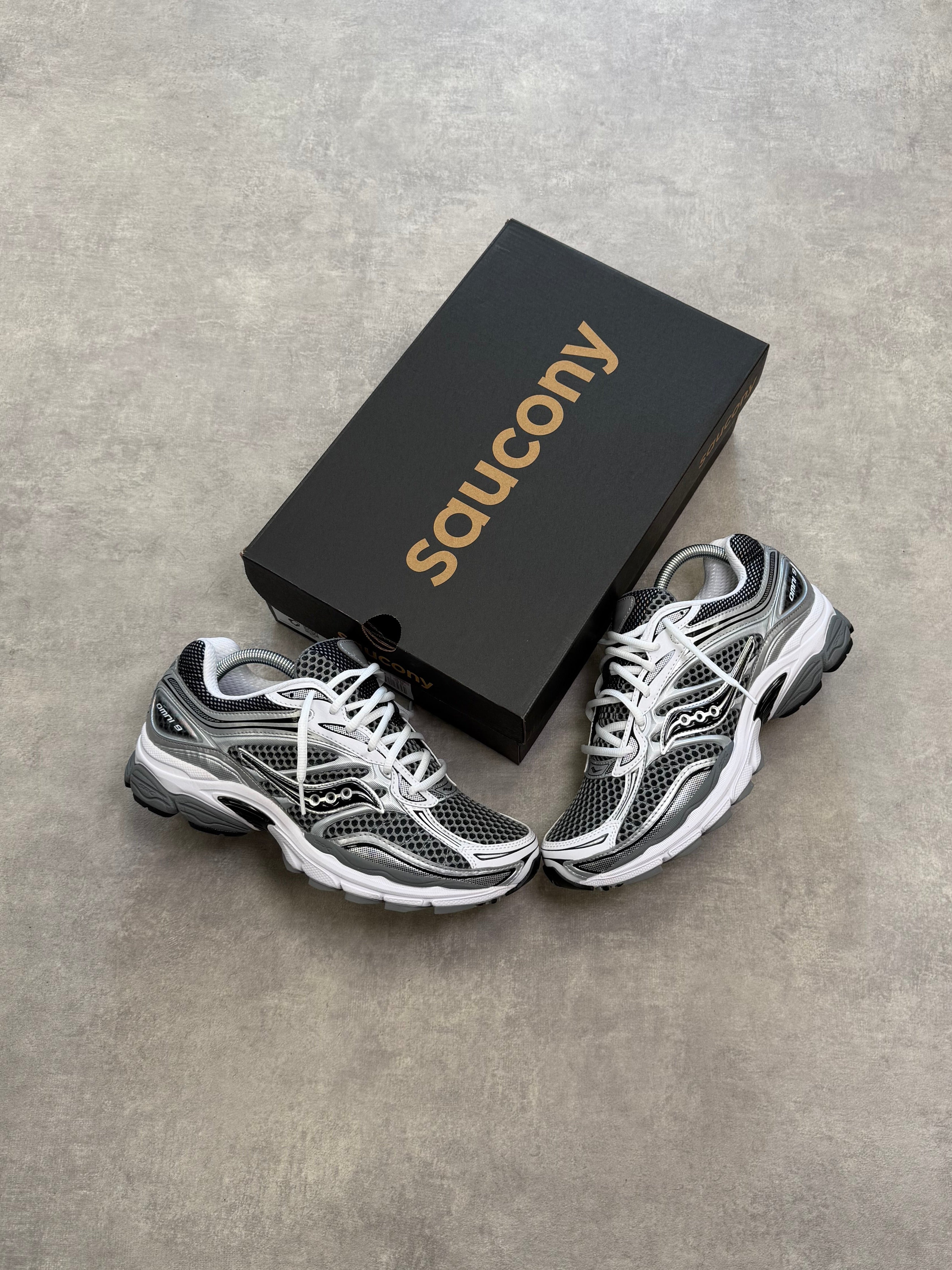 SAUCONY PROGRID OMNI 9 SILVER/GREY