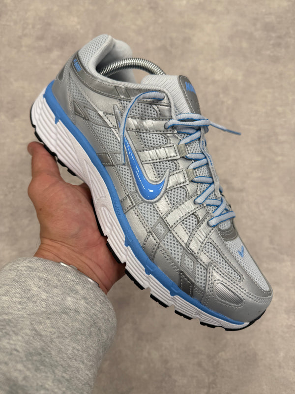 NIKE- P6000 Platinum university blue