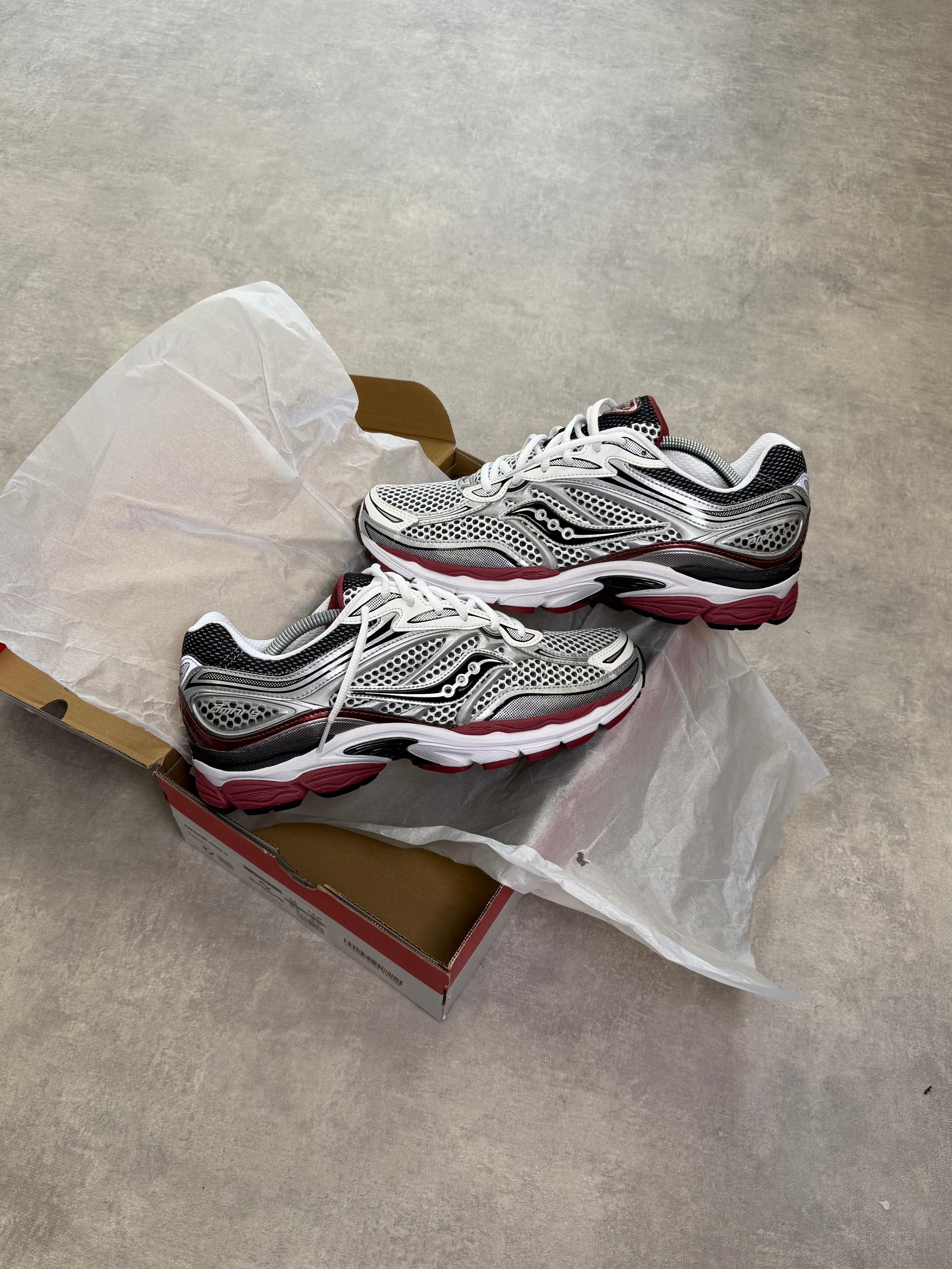 SAUCONY PROGRID OMNI 9 WHITE/SILVER RED