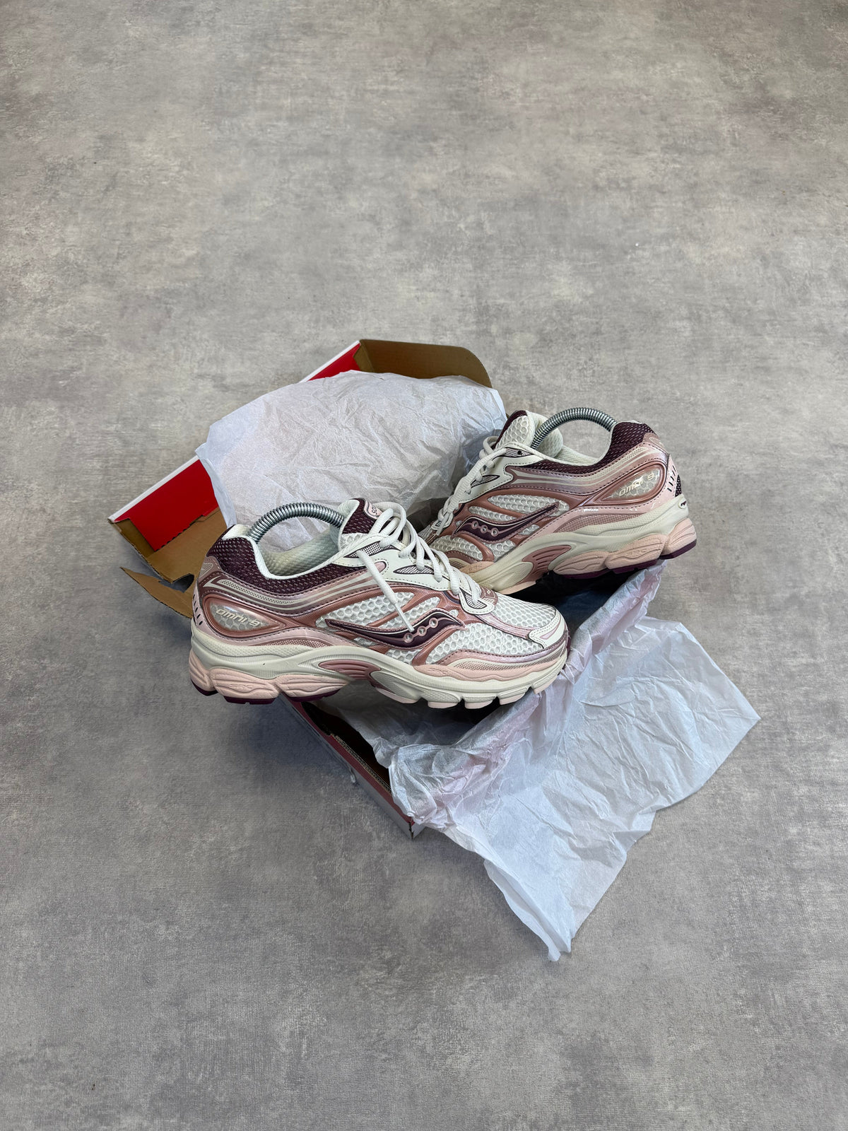 SAUCONY PROGRID OMNI 9 IVORY PEONY