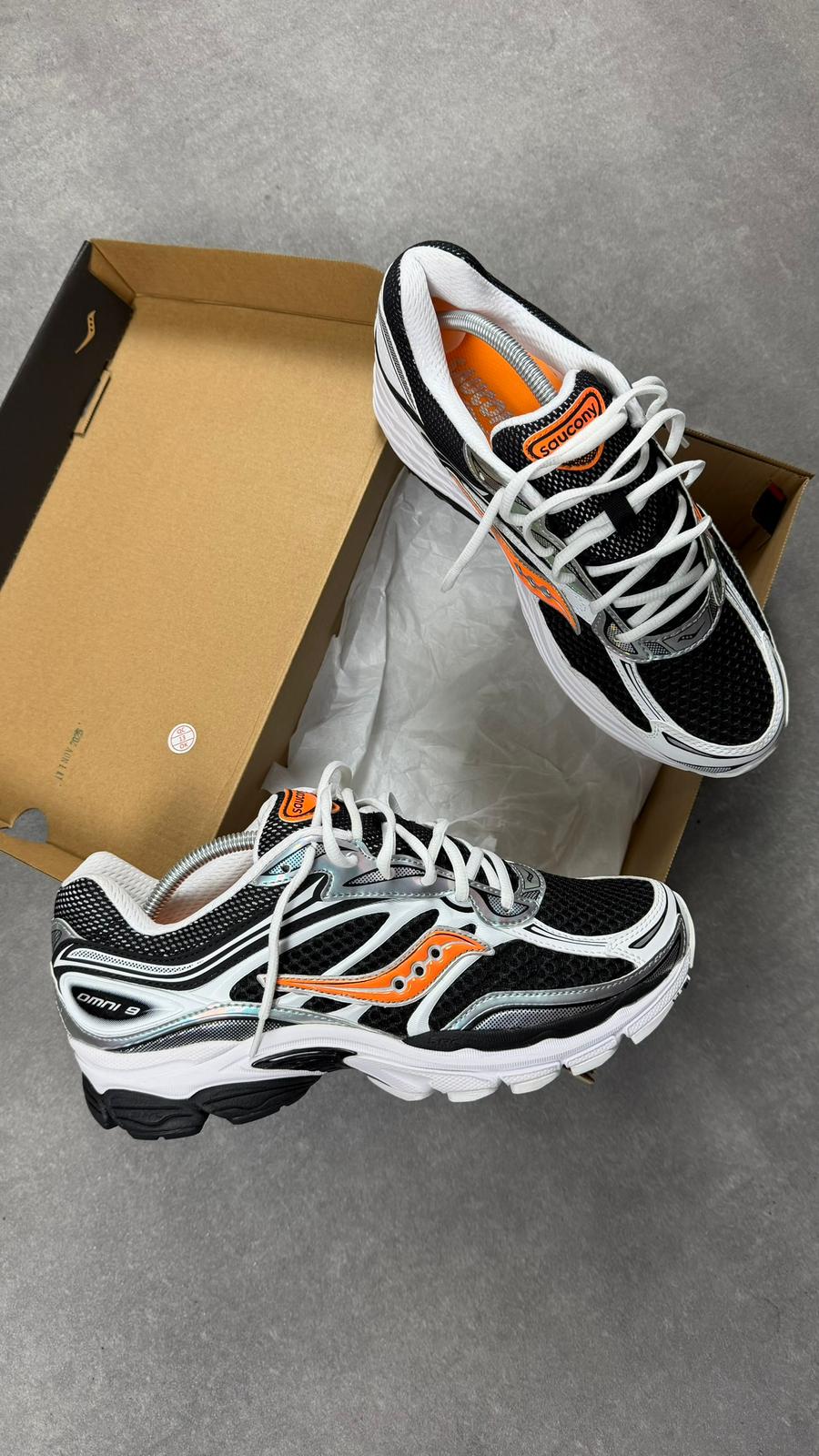 SAUCONY PROGRID OMNI 9 ORANGE/BLACK VO2