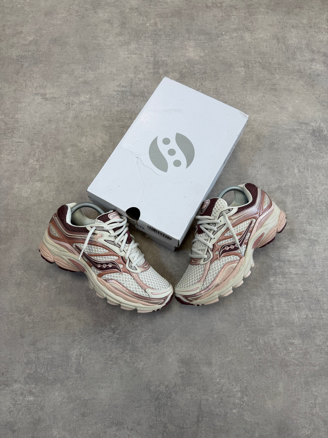Saucony ProGrid Omni 9 – Ivory Peony
