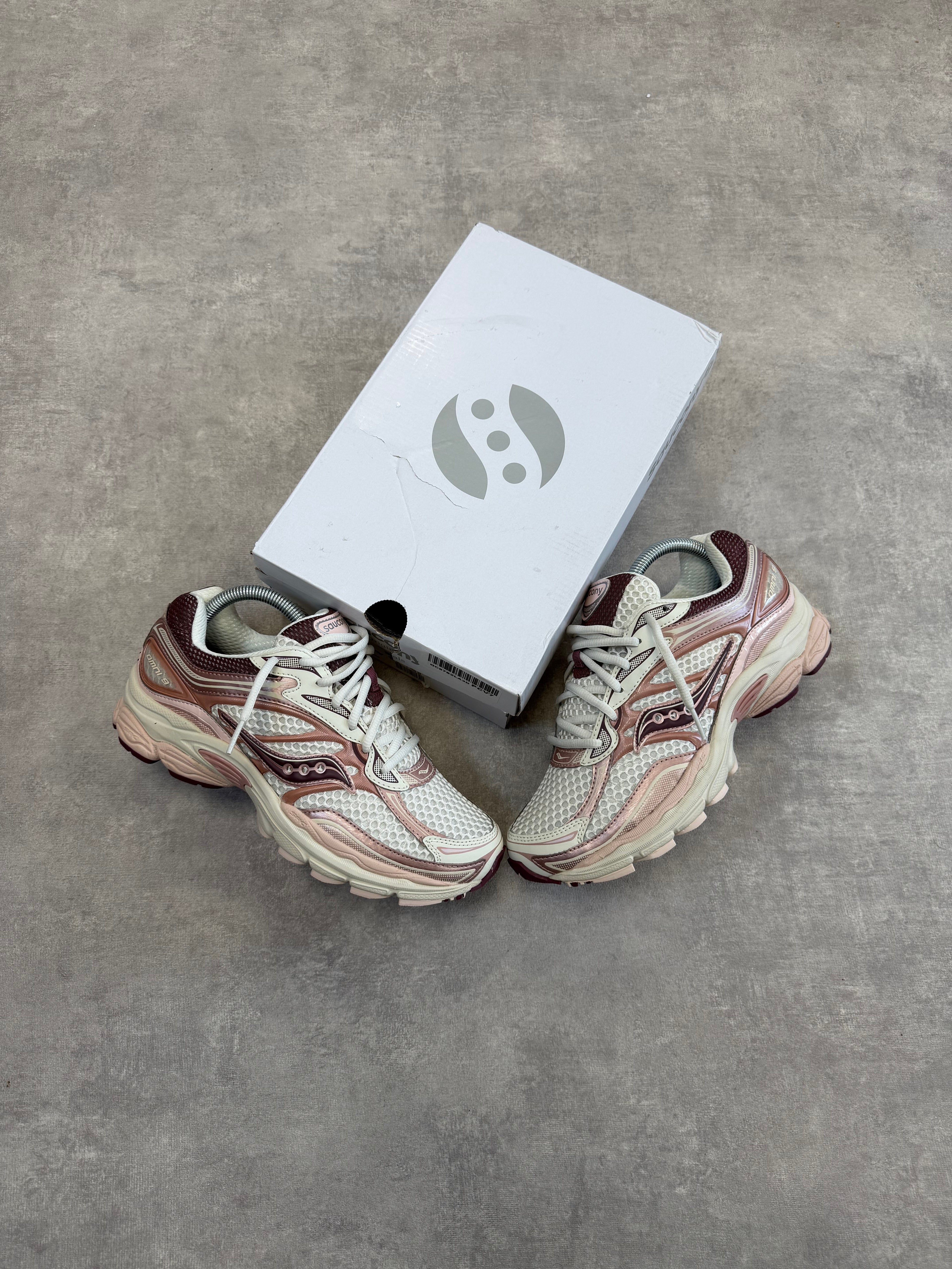 SAUCONY PROGRID OMNI 9 IVORY PEONY