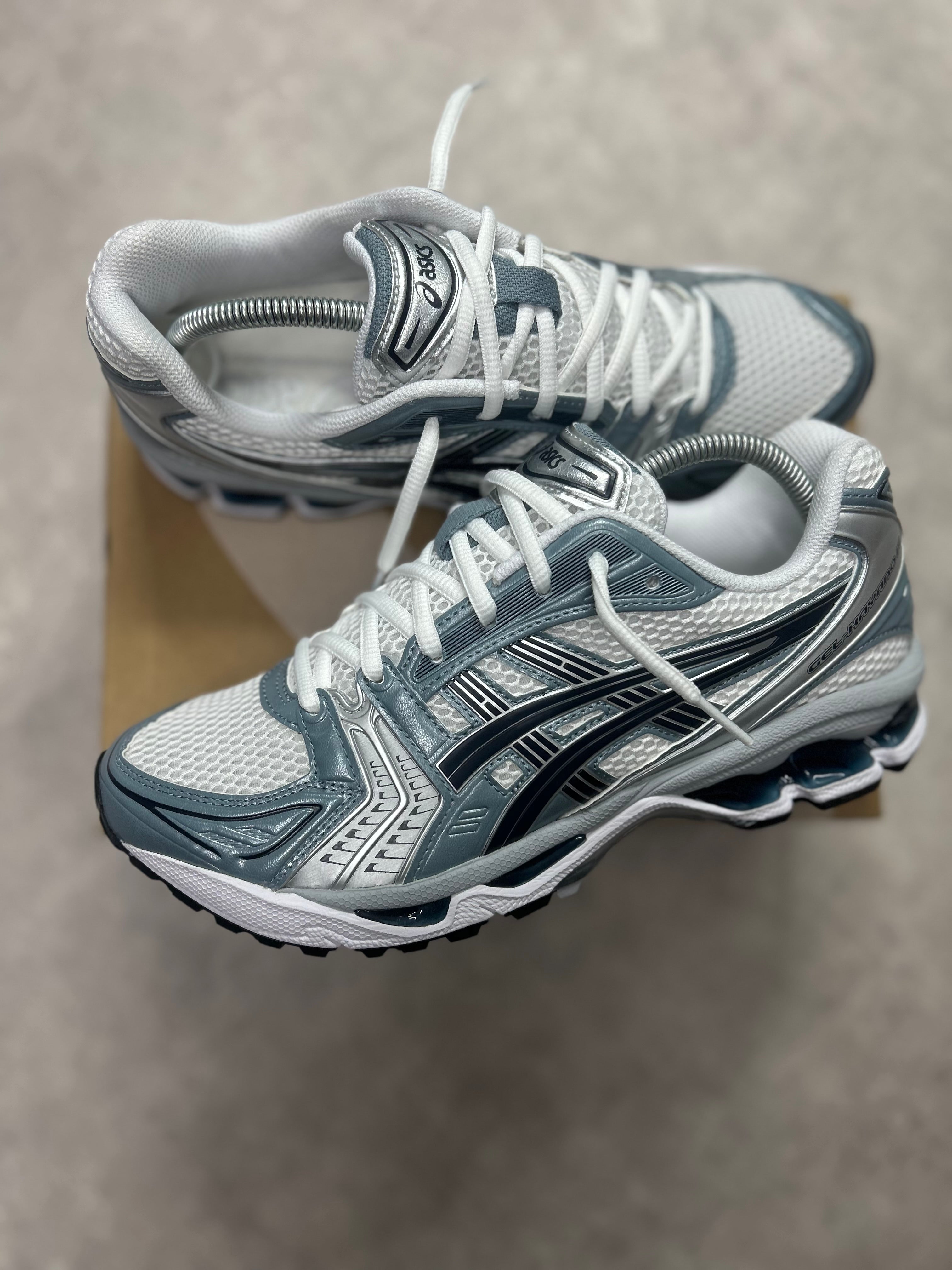 ASICS GEL-KAYANO 14  WHITE/FJORD GREY