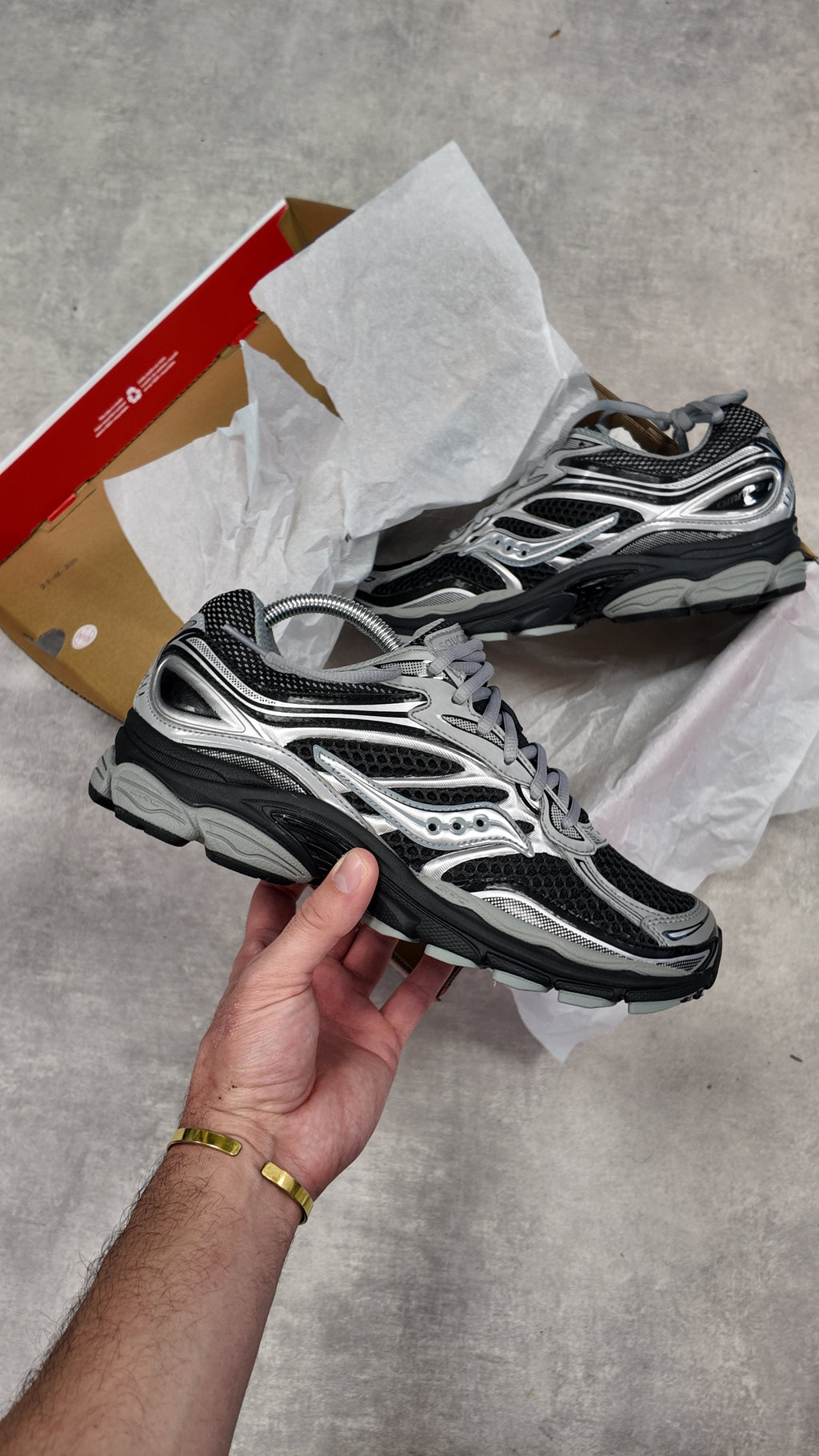 SAUCONY PROGRID OMNI 9 - BLACK SILVER
