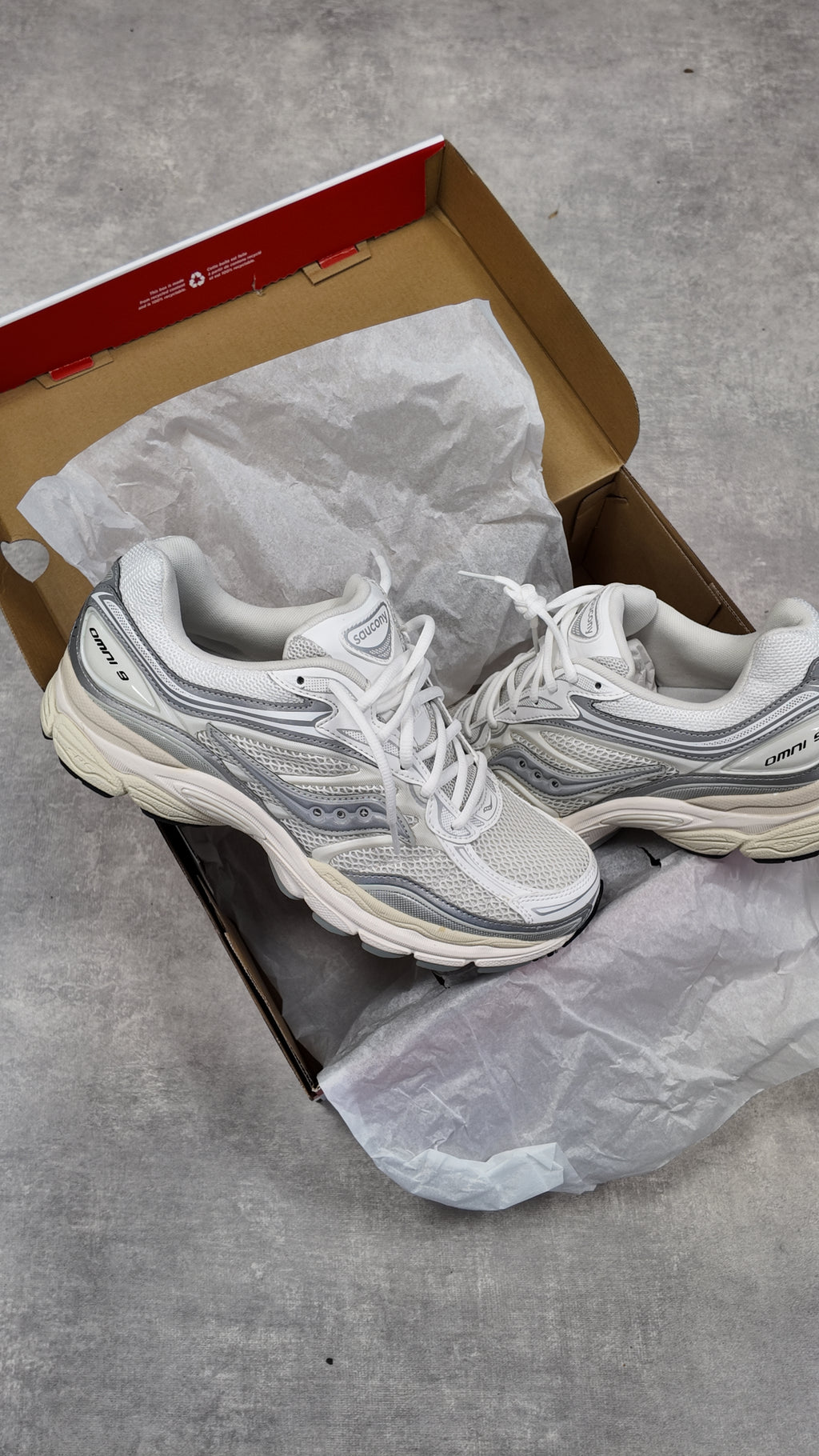 SAUCONY PROGRID OMNI 9 - WHITE SILVER