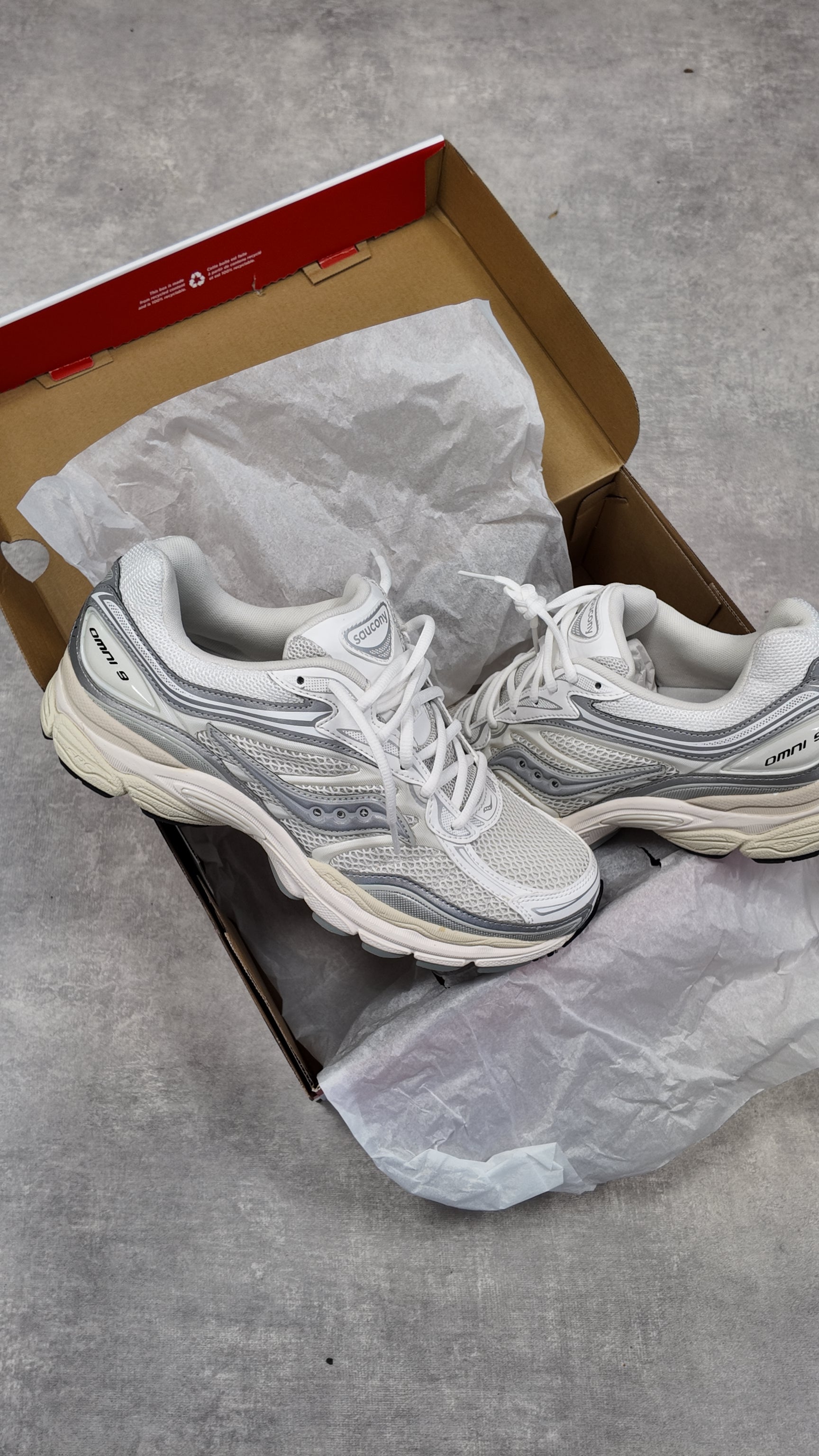 SAUCONY PROGRID OMNI 9 - WHITE SILVER