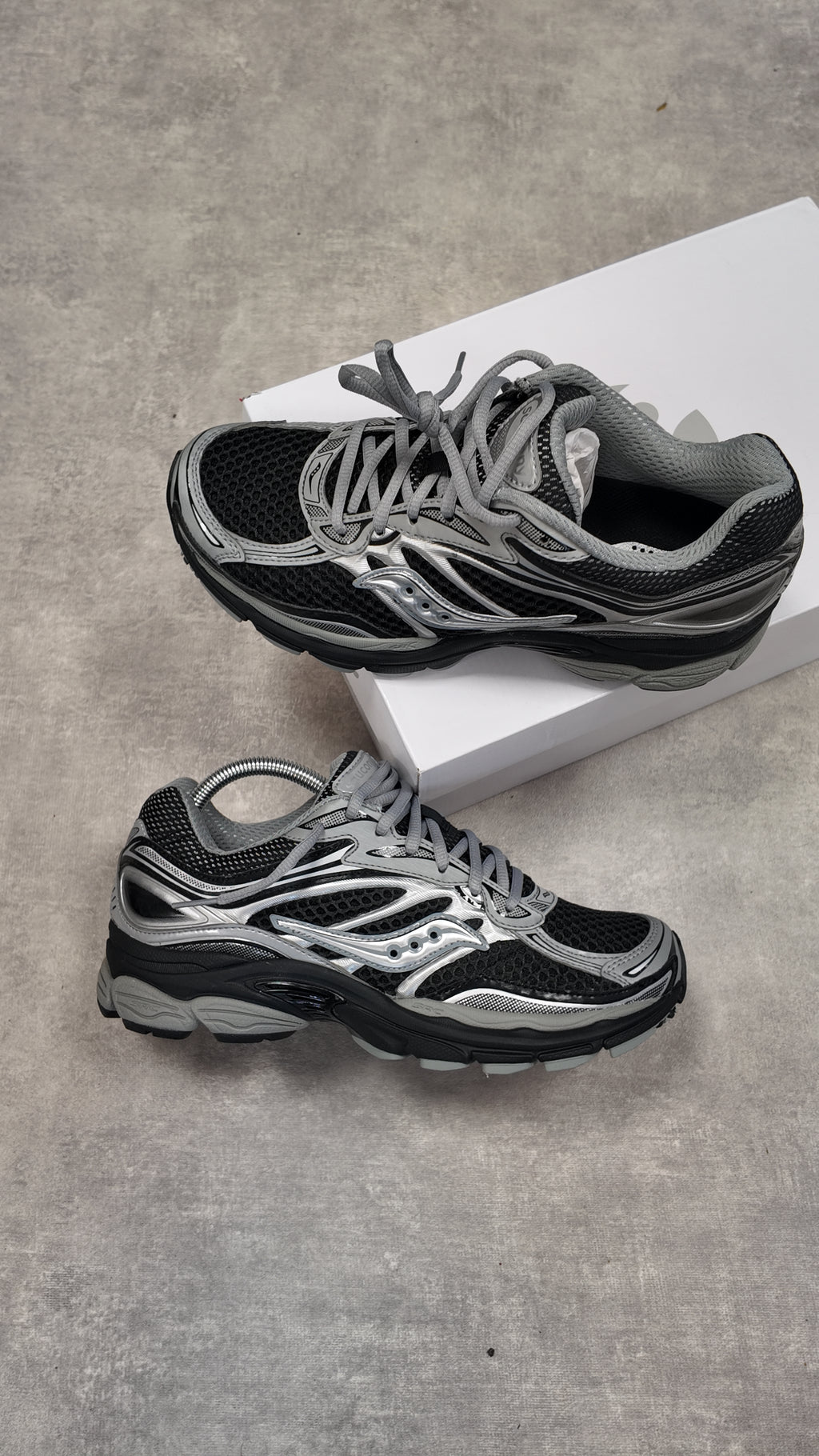 SAUCONY PROGRID OMNI 9 - BLACK SILVER