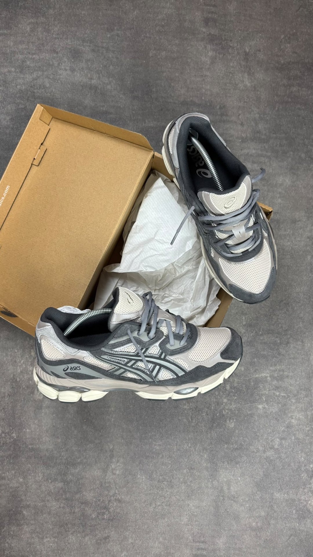 ASICS Gel-NYC – Oatmeal / Obsidian Grey