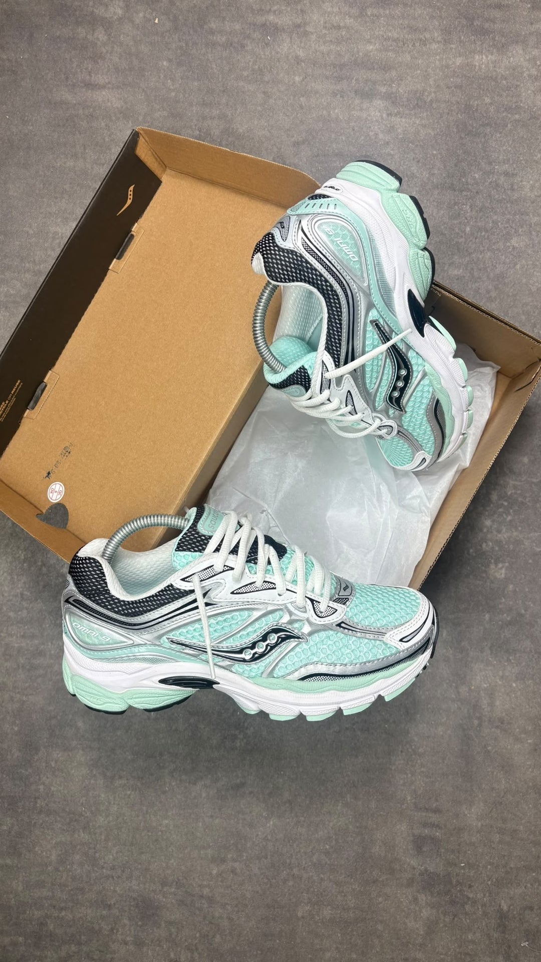 Saucony ProGrid Omni 9 – Fair Aqua
