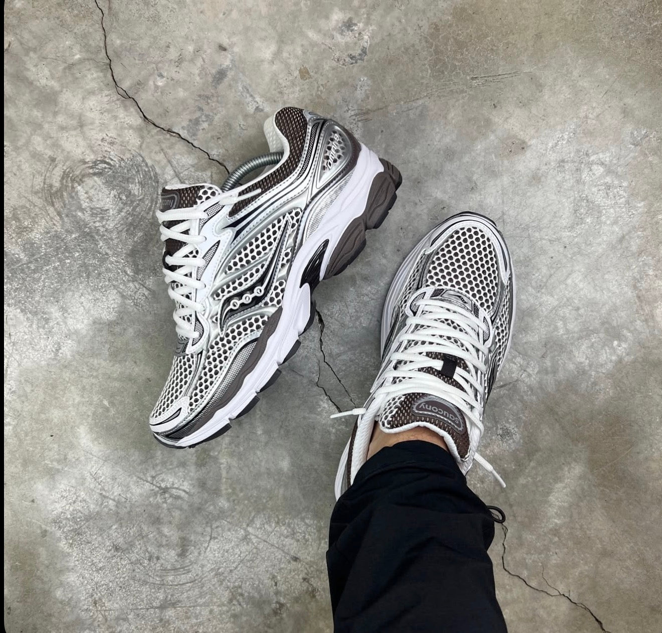 SAUCONY PROGRID OMNI 9 WHITE/BROWN