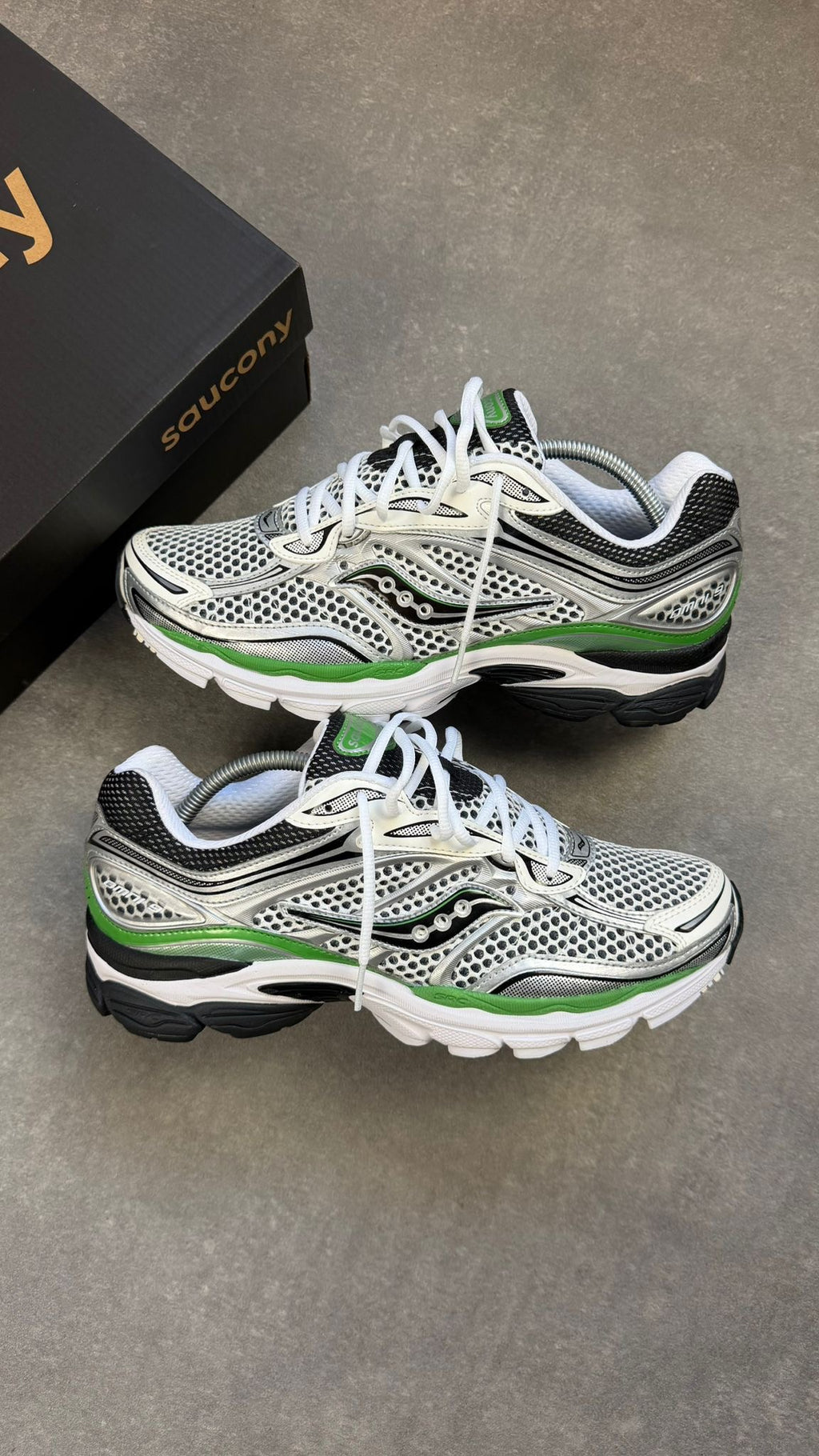 SAUCONY PROGRID OMNI 9 SILVER GREEN