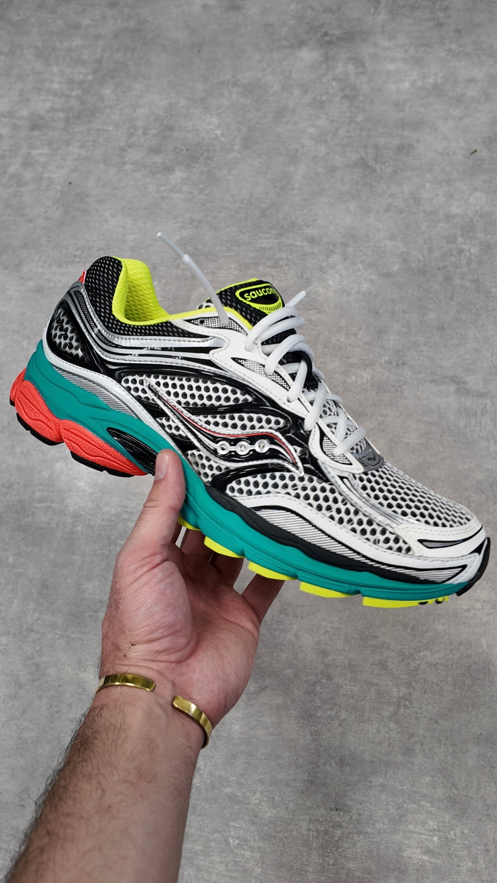 SAUCONY PROGRID OMNI 9 - MUTANT
