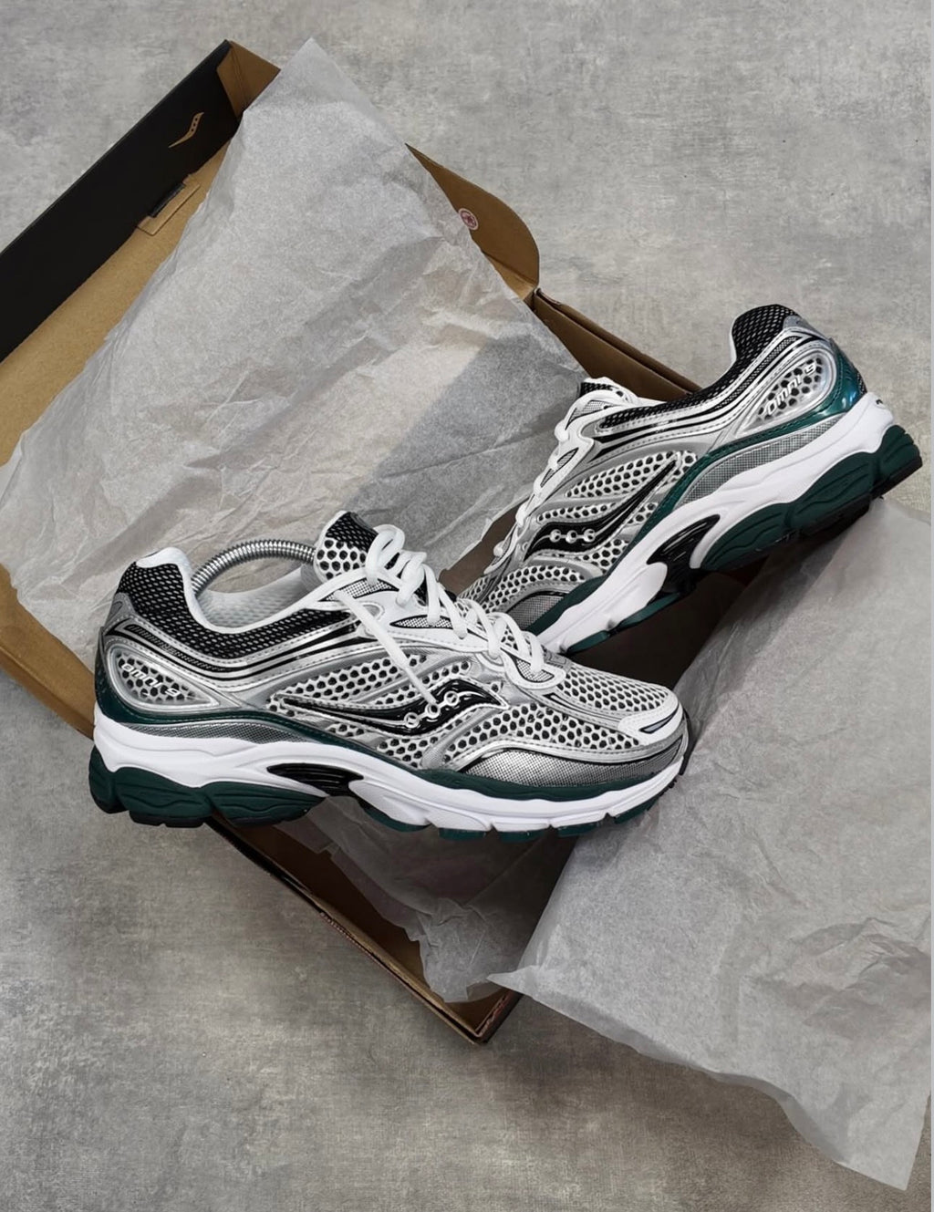 SAUCONY PROGRID OMNI 9 OG PINE GREEN SILVER