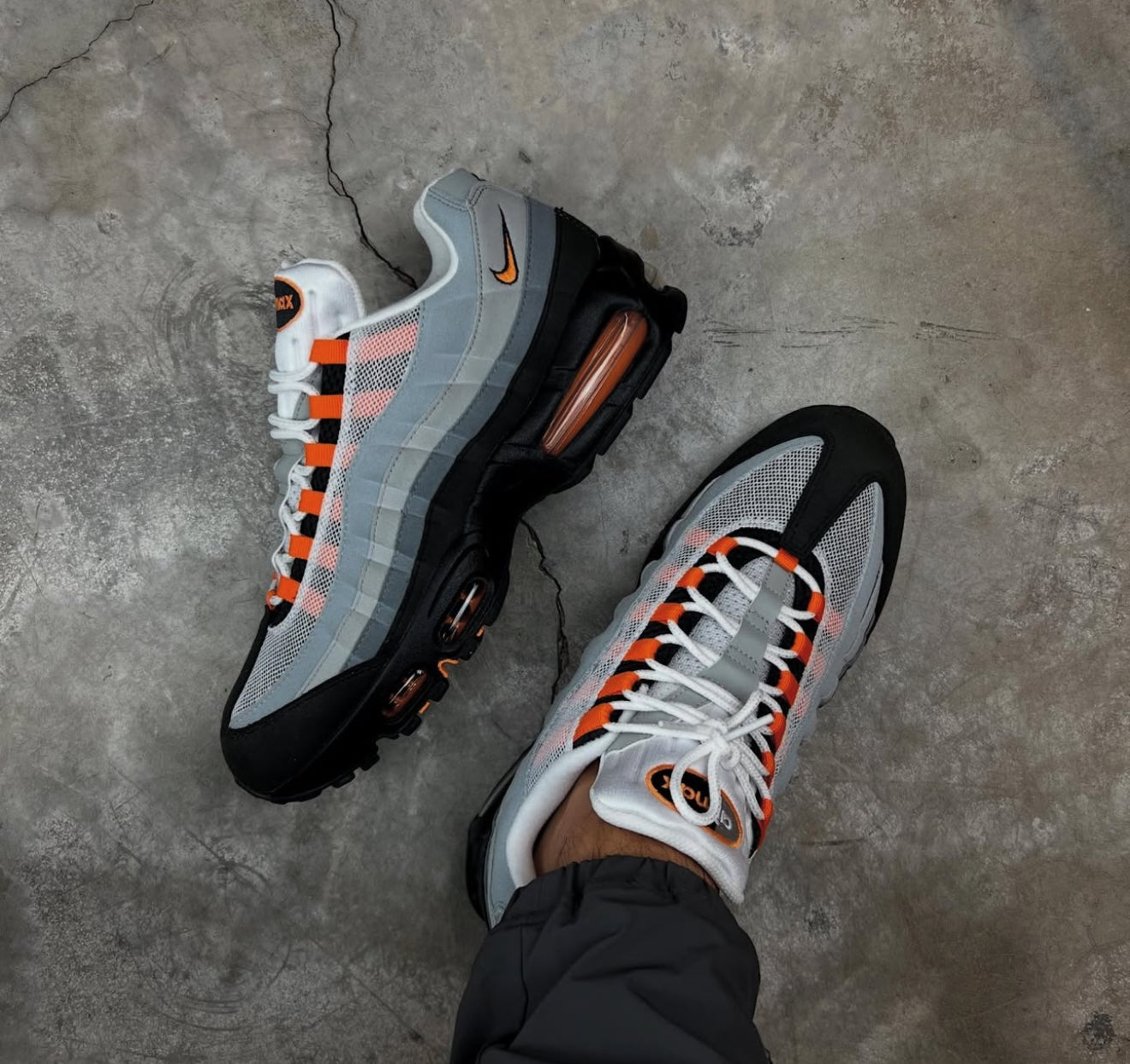 air max 95 total orange on feet