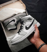 Air Jordan 1 Mid 'Smoke Grey 21'