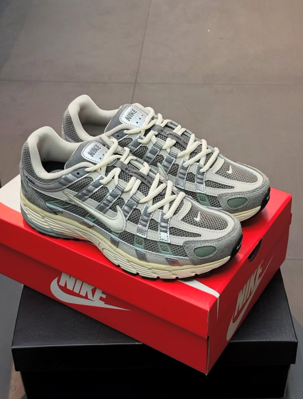 NIKE- P6000 flat pewter