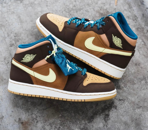 Air Jordan 1 Mid Cacao Wow GS