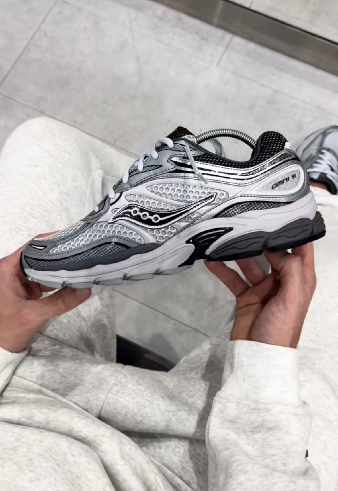 SAUCONY PROGRID OMNI 9 MICROCHIP