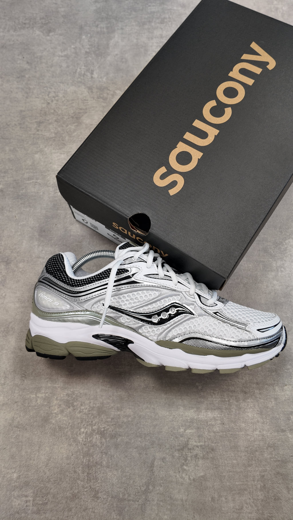 SAUCONY PROGRID OMNI 9 SAGE