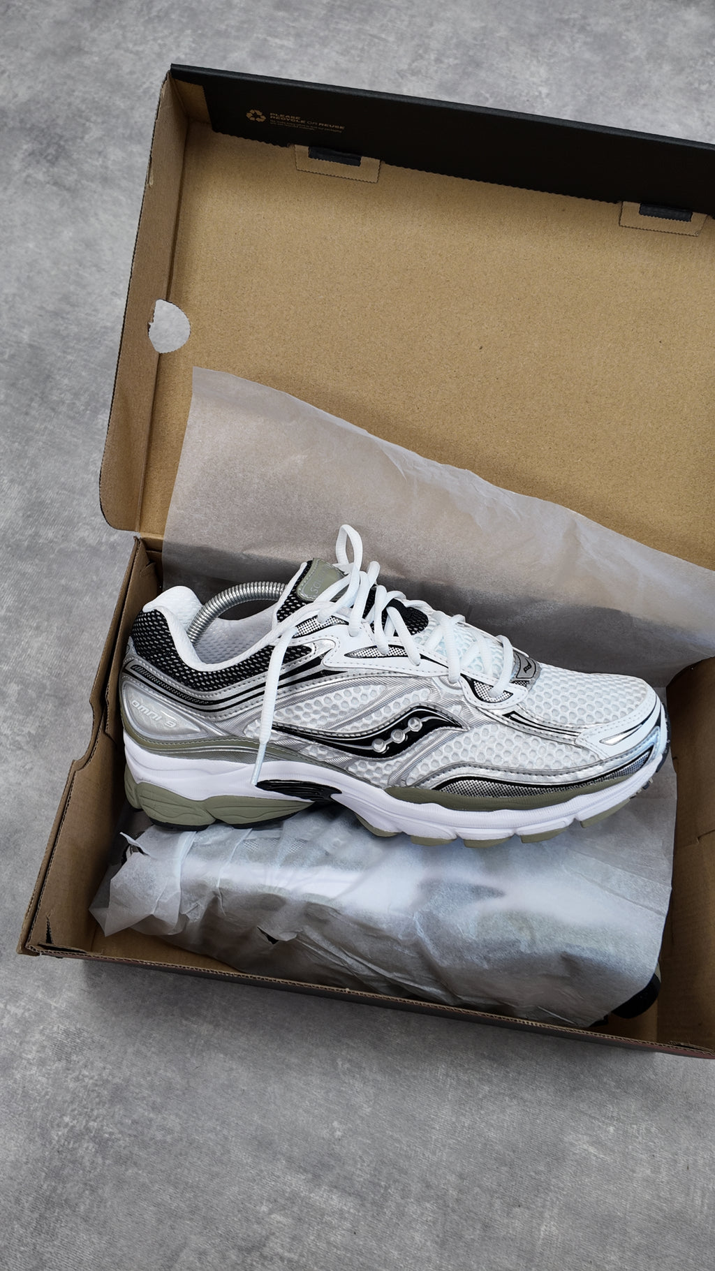 SAUCONY PROGRID OMNI 9 SAGE