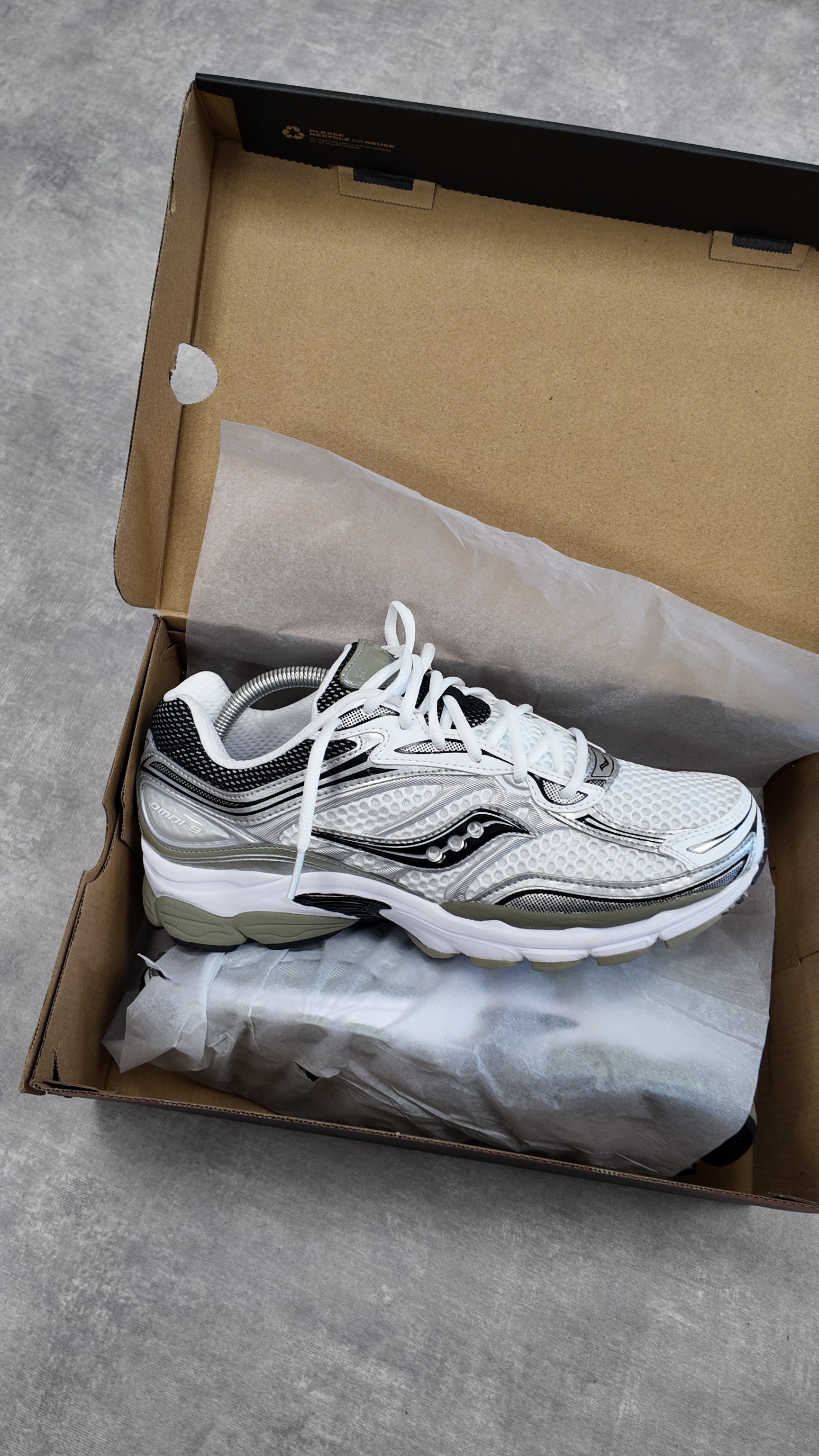 SAUCONY PROGRID OMNI 9 SAGE