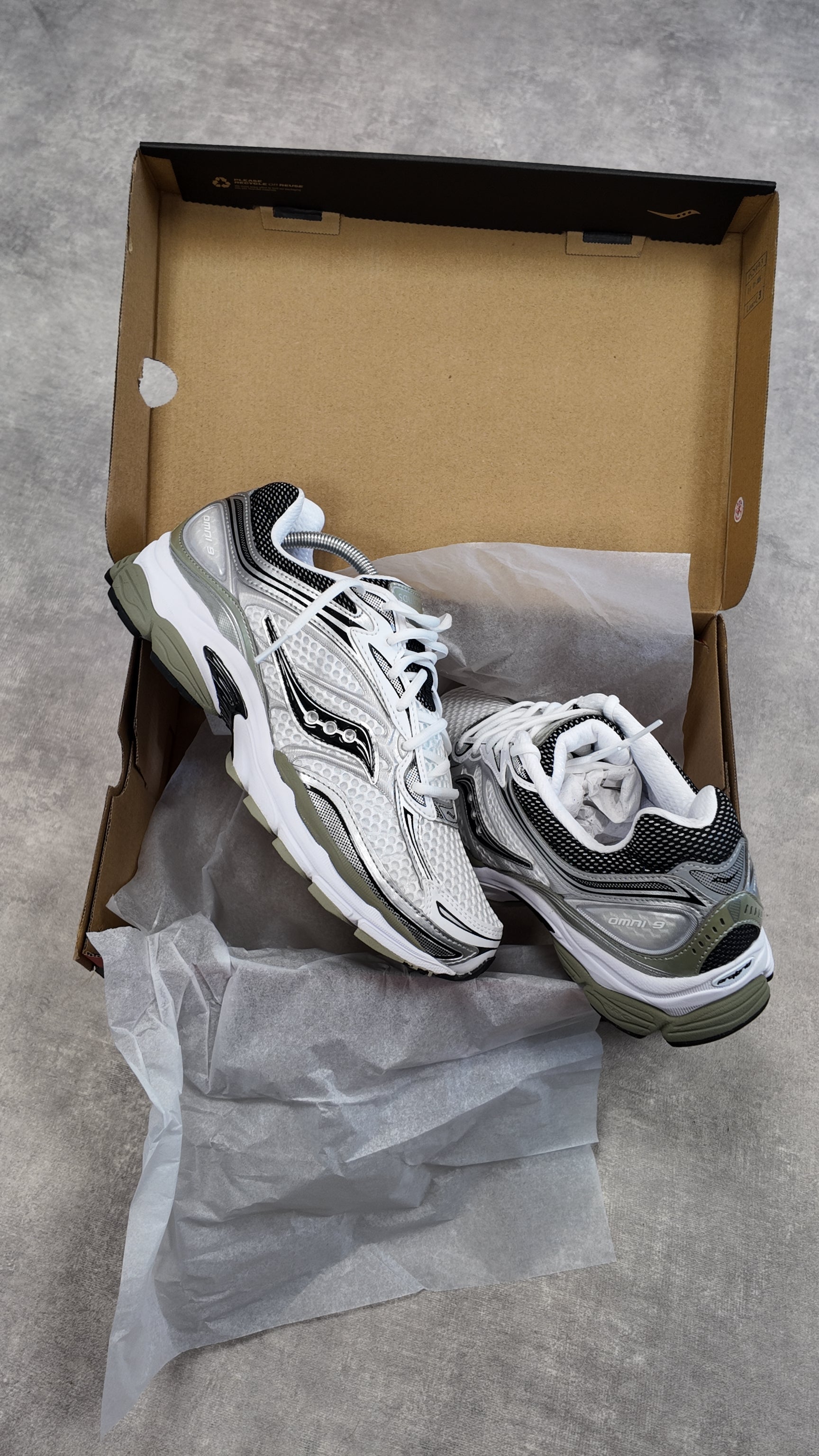 SAUCONY PROGRID OMNI 9 SAGE